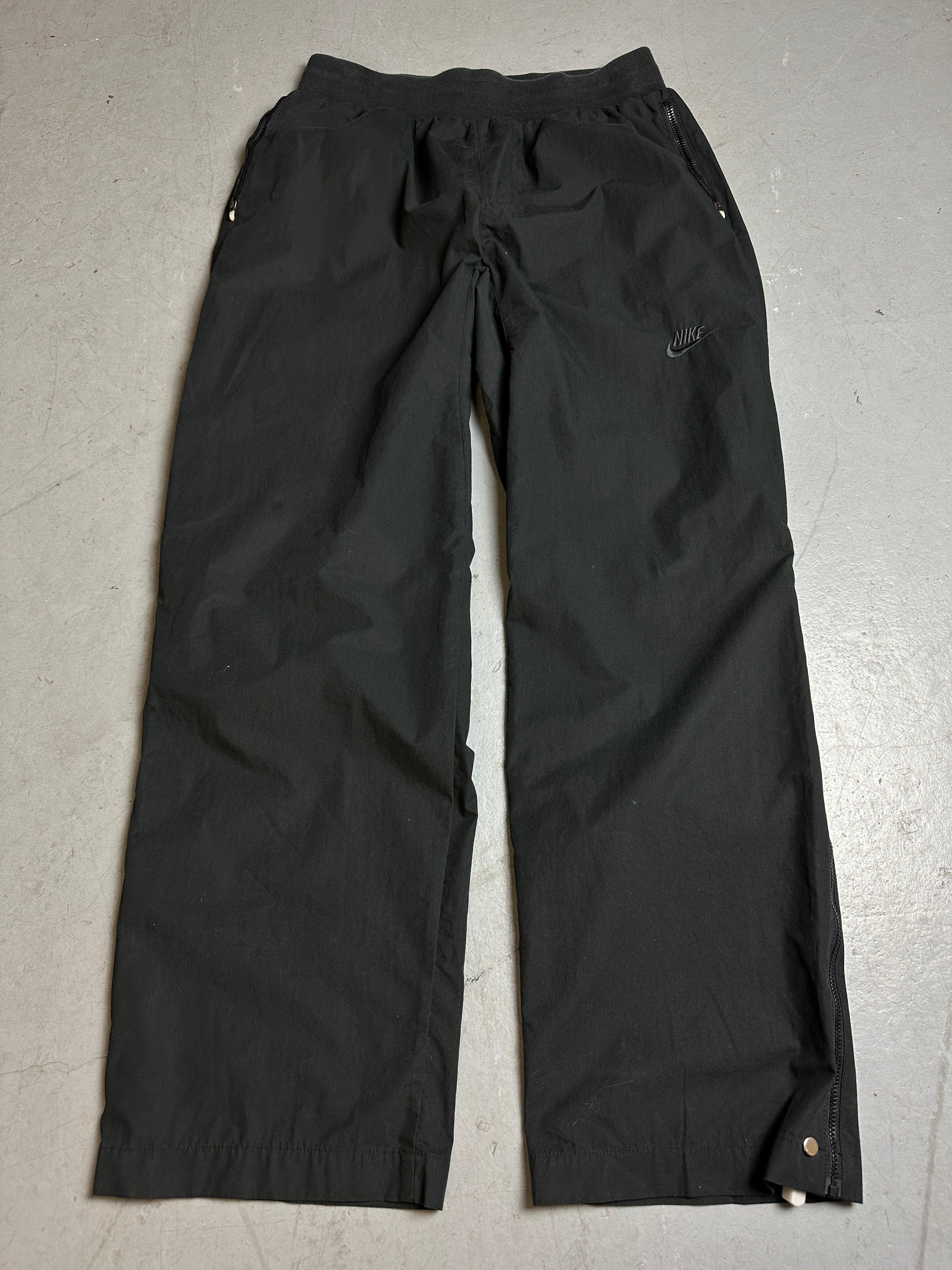 Productbild von Vintage Black Nike Track Pants S von vorne 
