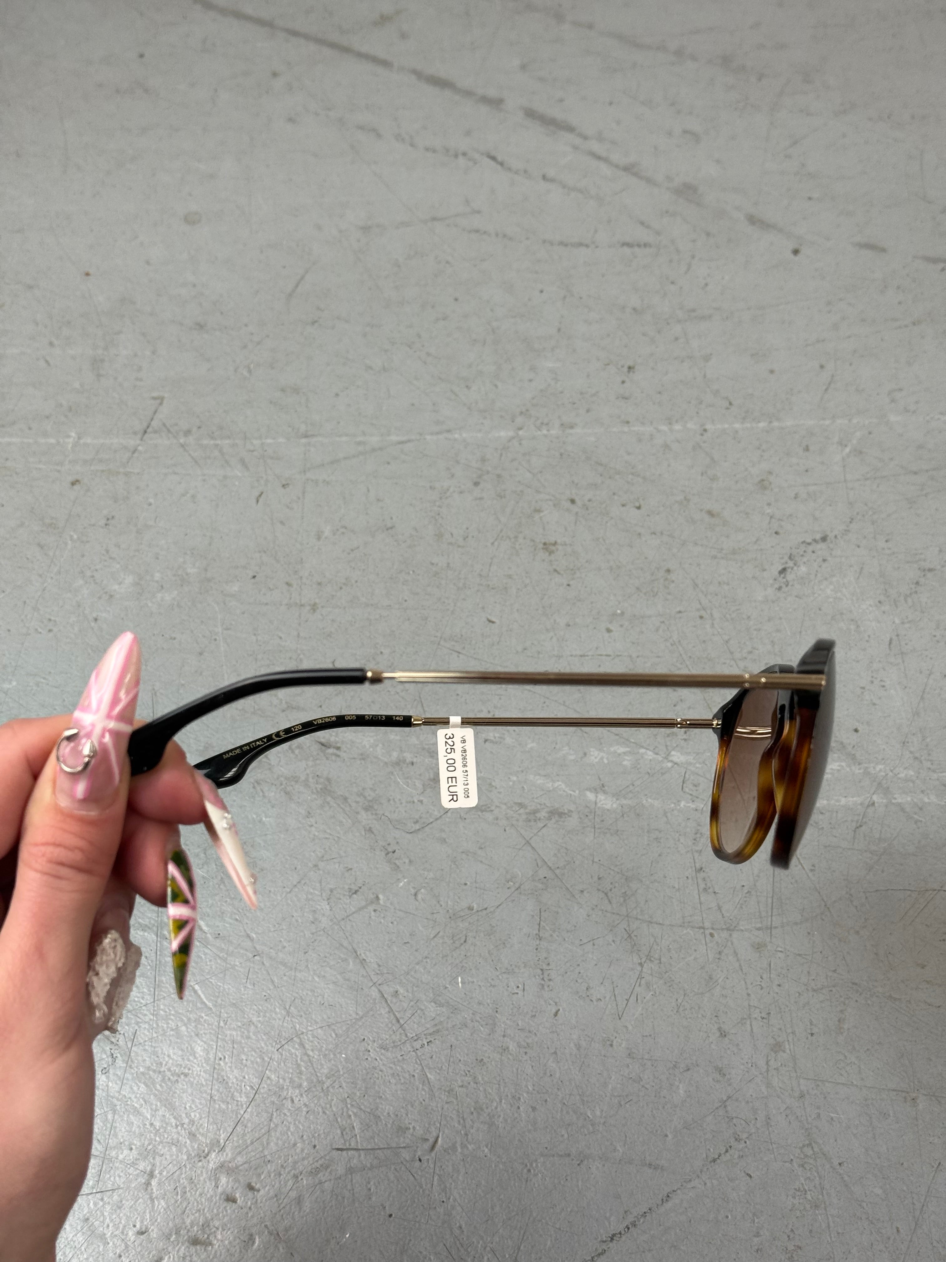 Victoria Beckham Gold and Brown Sunglasses Unisex. Y2K Second Hand 2000s Fashion