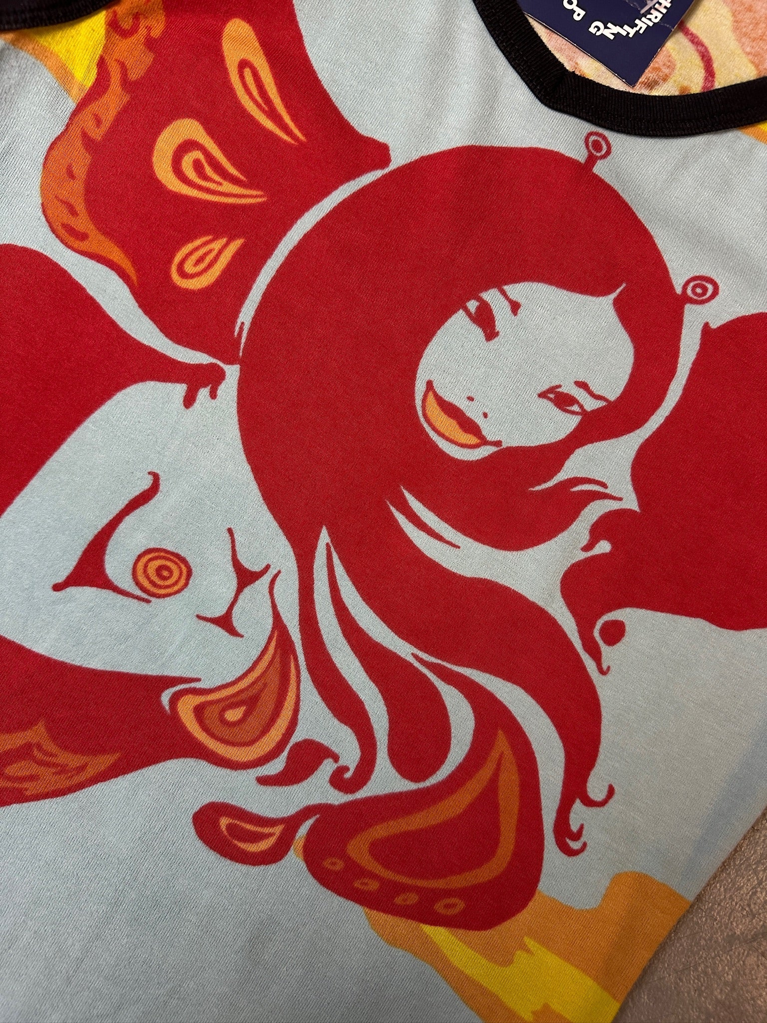 Detailbild von Vintage Madonna Colorful Tank Top von vorne. Print von einem Mädchen.