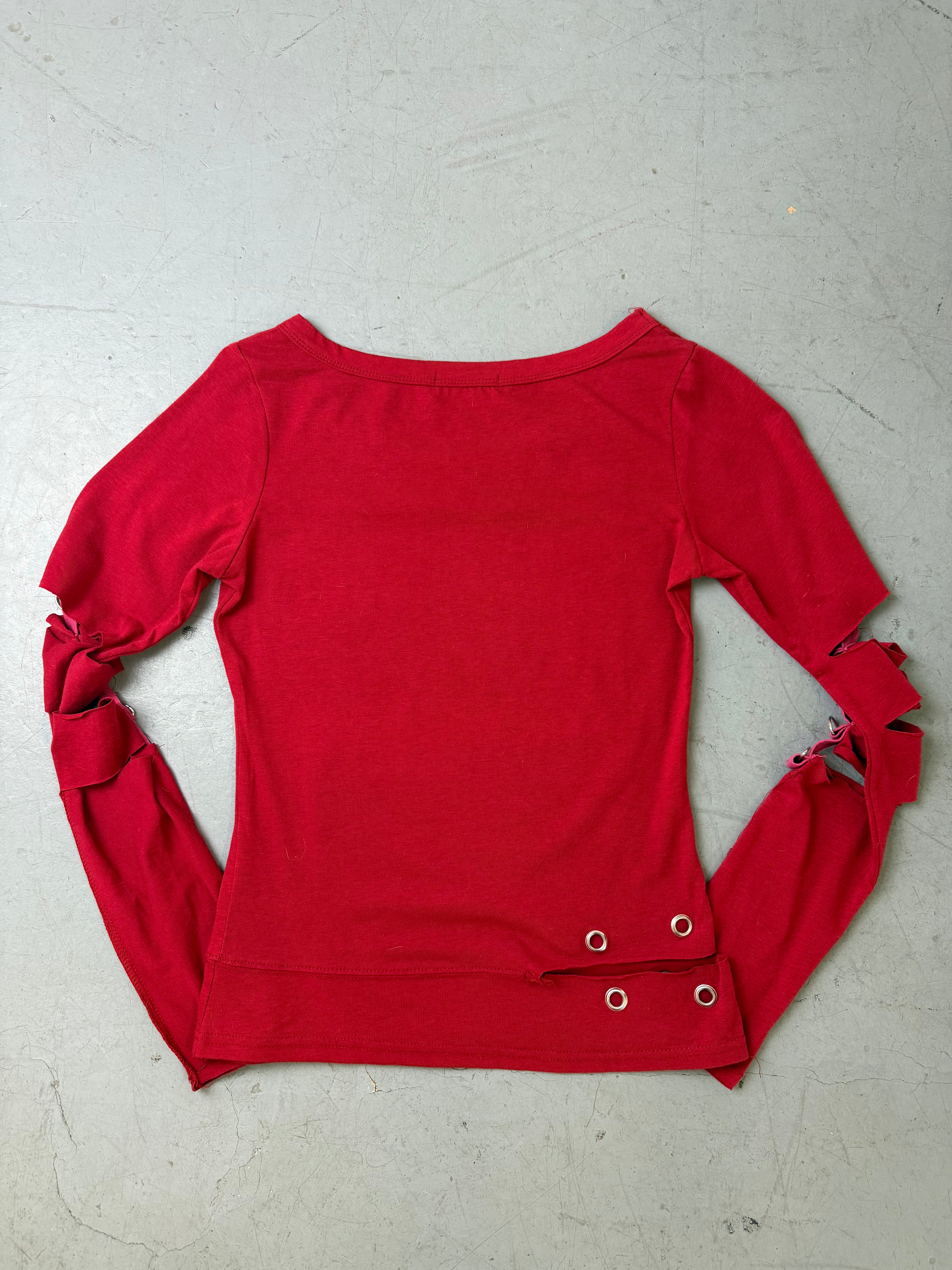 Vintage Lucky Nana Red Cutted Up Longsleeve für Damen. Secondhand Y2K 2000s Fashion