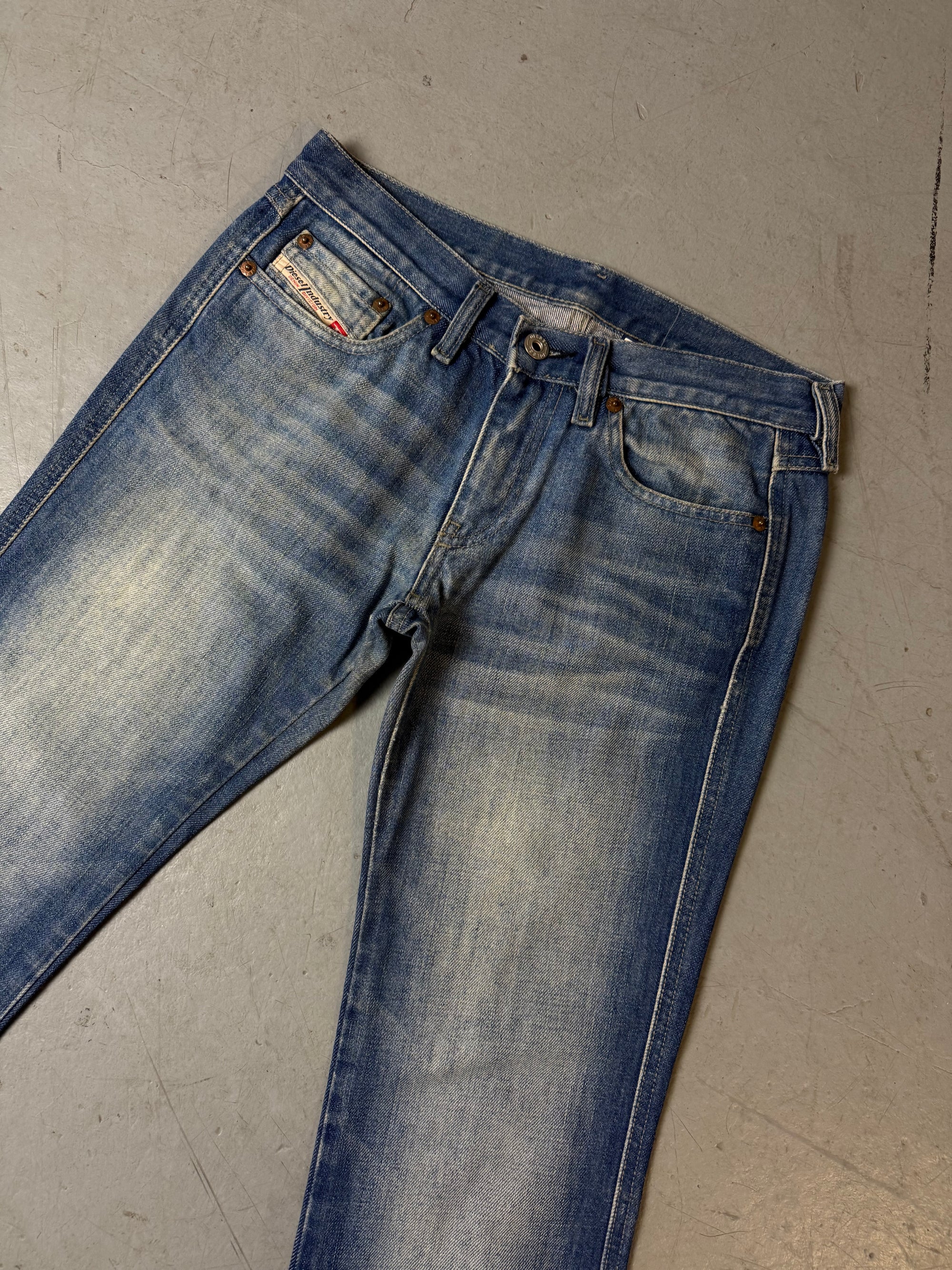 Detailbild von Vintage Diesel Blue Denim Bootcut Jeans von vorne, Hosenbunt 