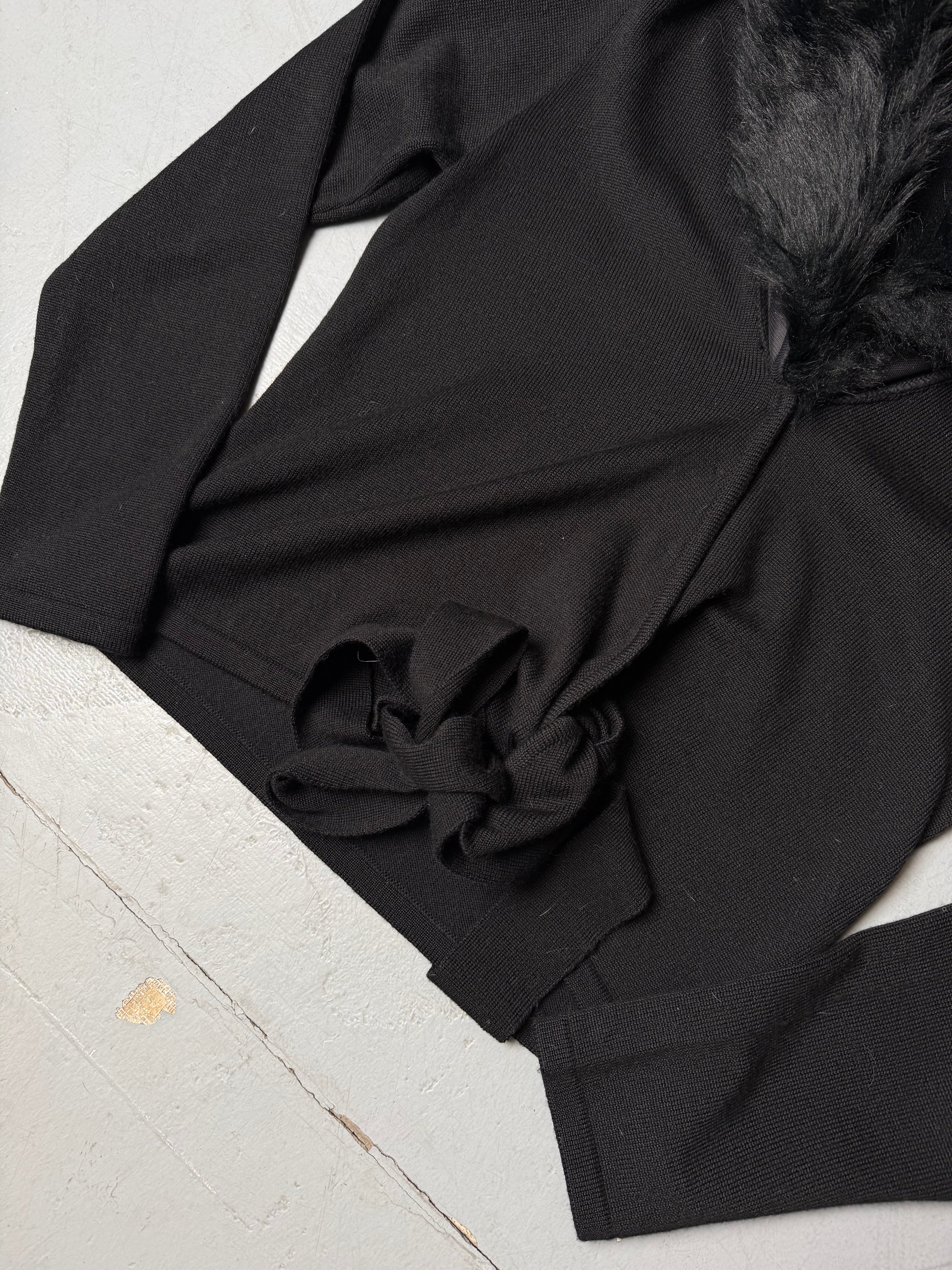 Vintage Black Knit Cardigan with Faux Fur Collar für Damen. Y2K Second Hand 2000s Fashion