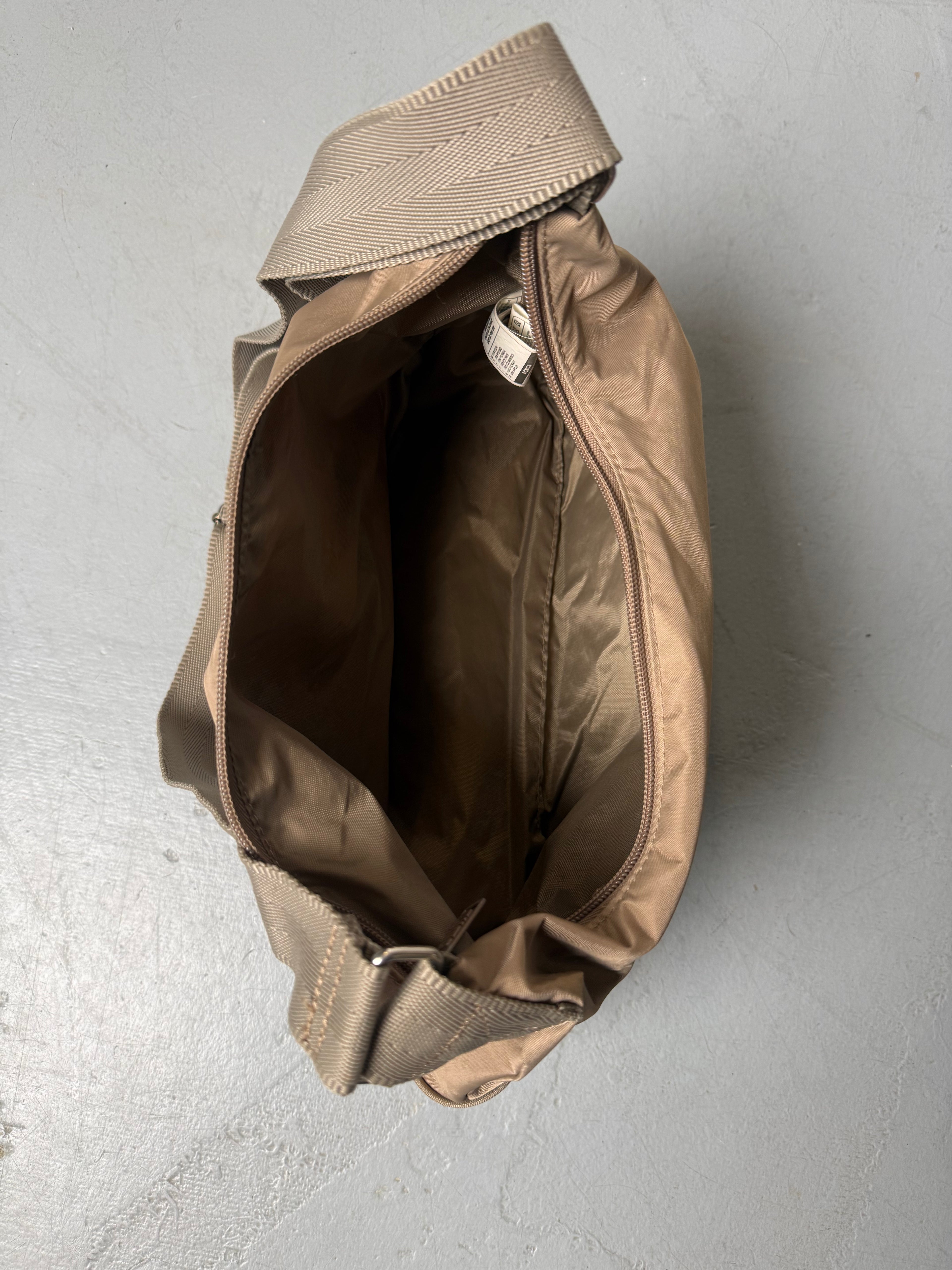 Vintage Puma Brown Crossbody Bag für Damen. Y2K Secondhand 2000s Fashion.