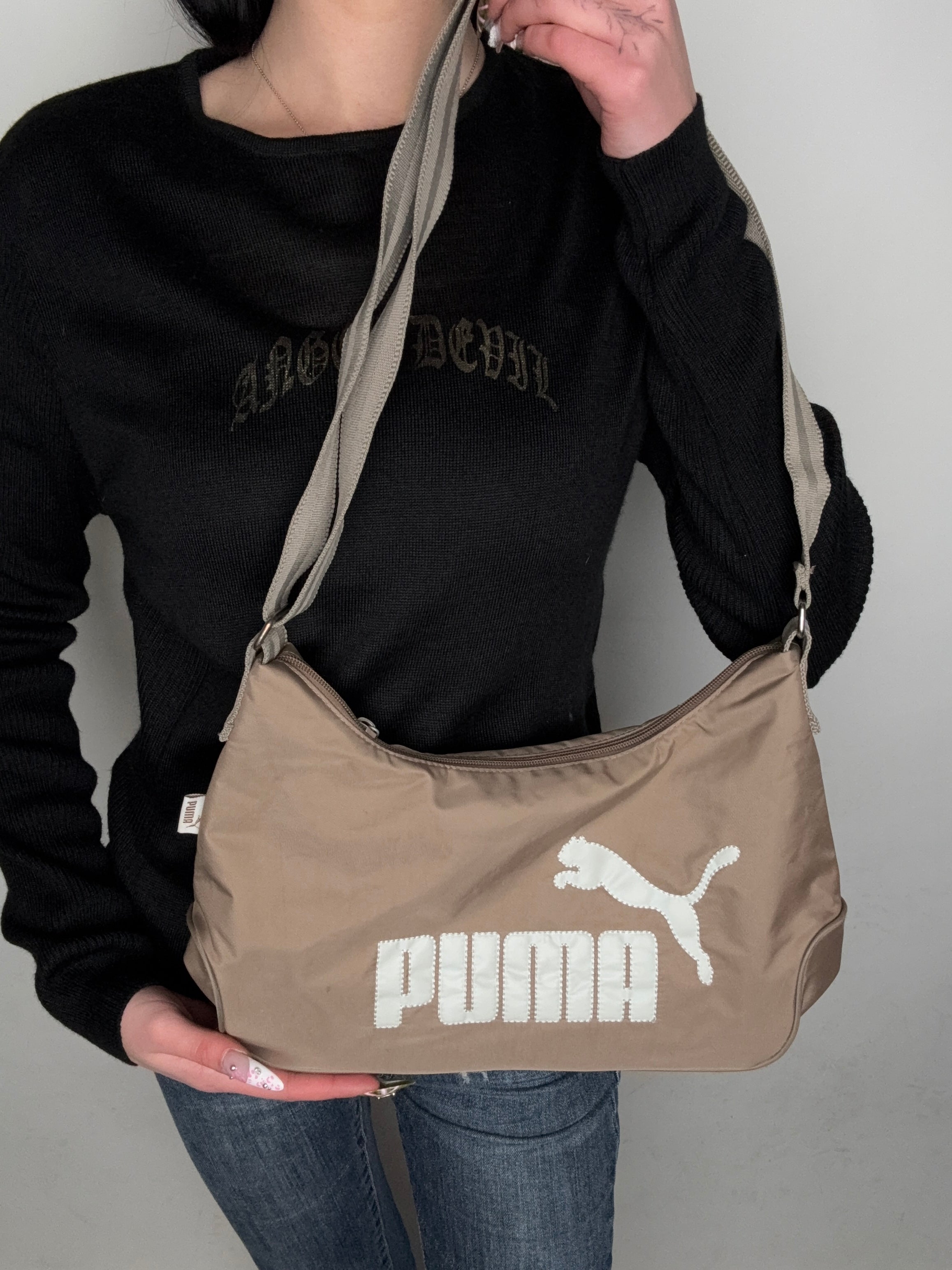 Vintage Puma Brown Crossbody Bag für Damen. Y2K Secondhand 2000s Fashion.