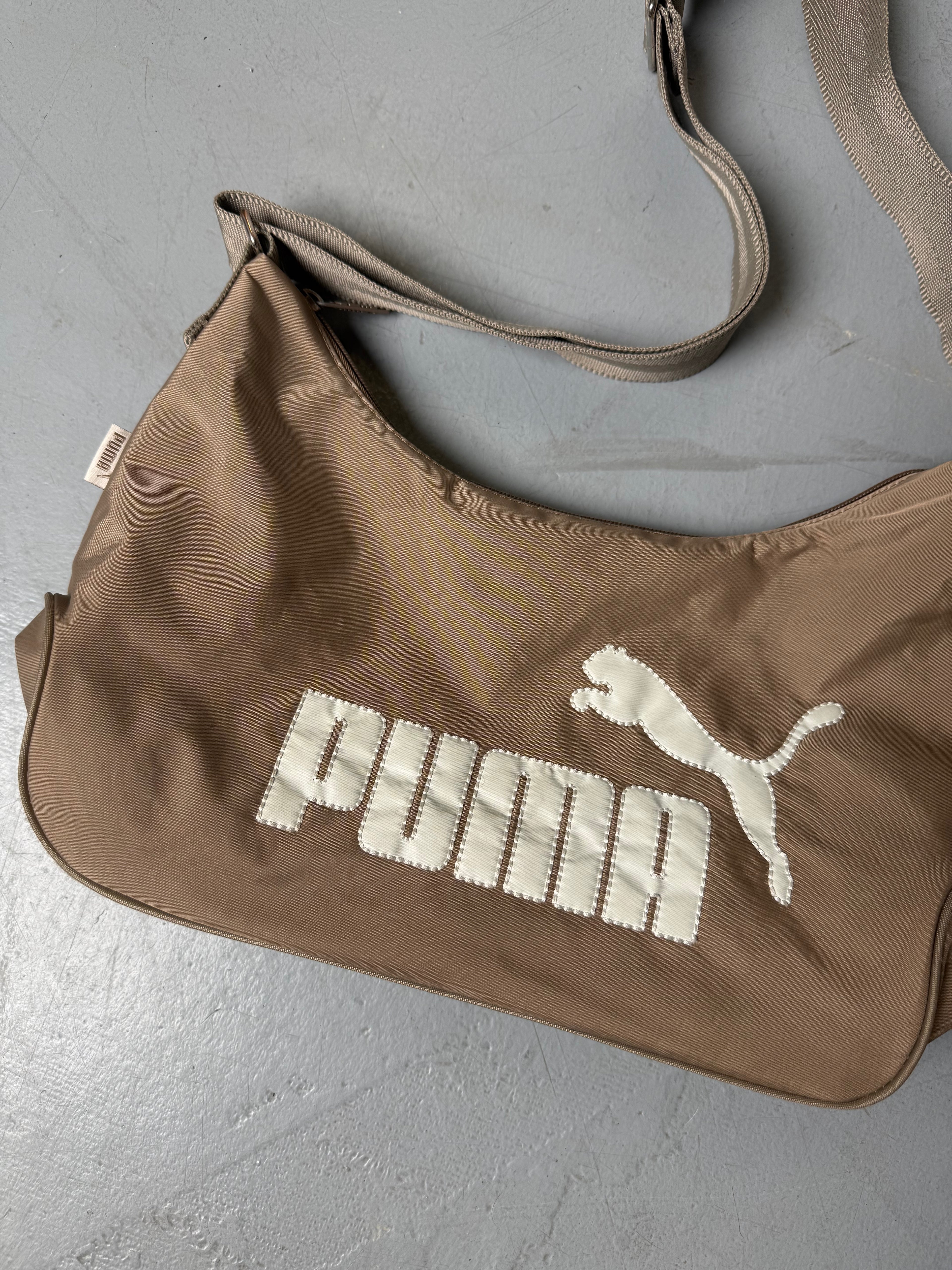 Vintage Puma Brown Crossbody Bag für Damen. Y2K Secondhand 2000s Fashion.