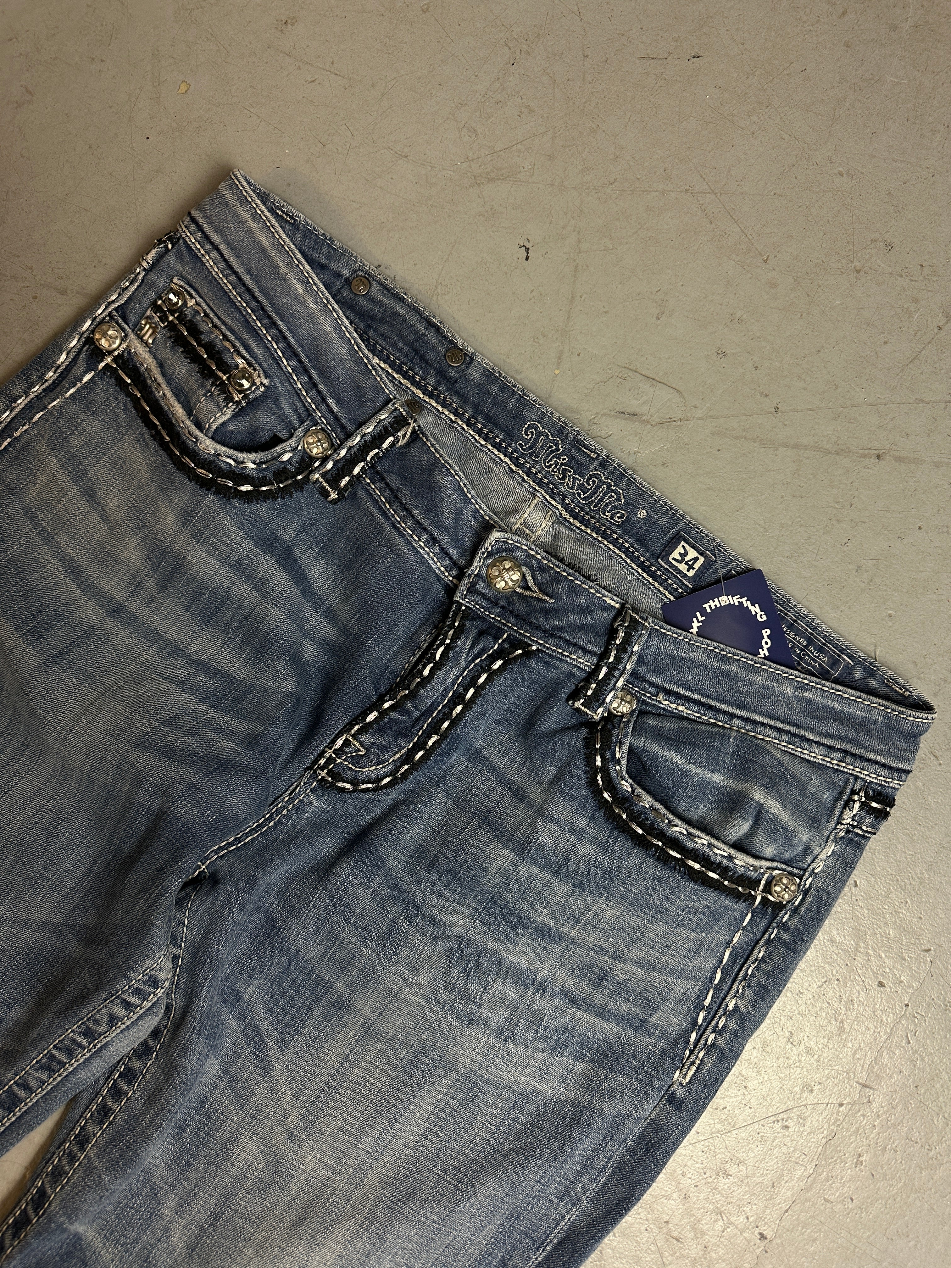 Detailbild von Vintage Miss Me Backpocket Stitched Denim L/XL von vorne 