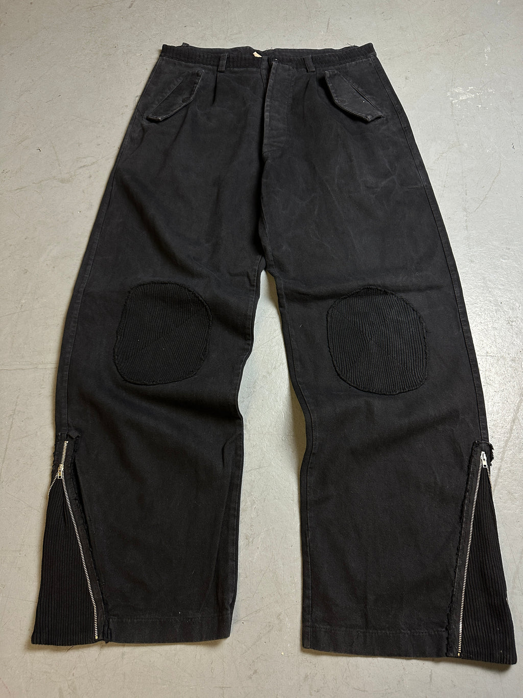 Productbild von Vintage Black Wide Leg Patched Denim L/XL von vorne 