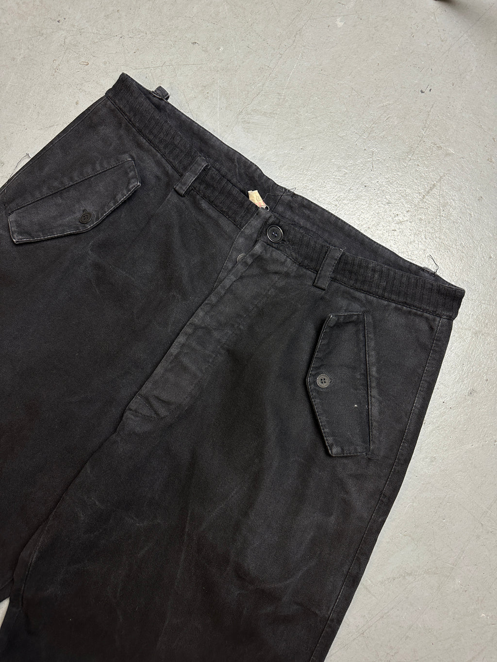 Detailbild von Vintage Black Wide Leg Patched Denim L/XL von vorne 