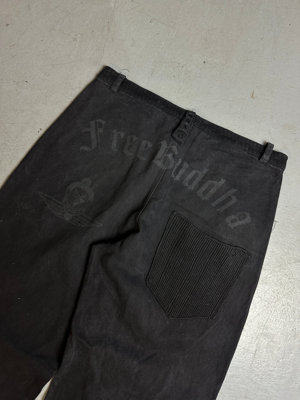 Detailbild von Vintage Black Wide Leg Patched Denim L/XL von hinten 