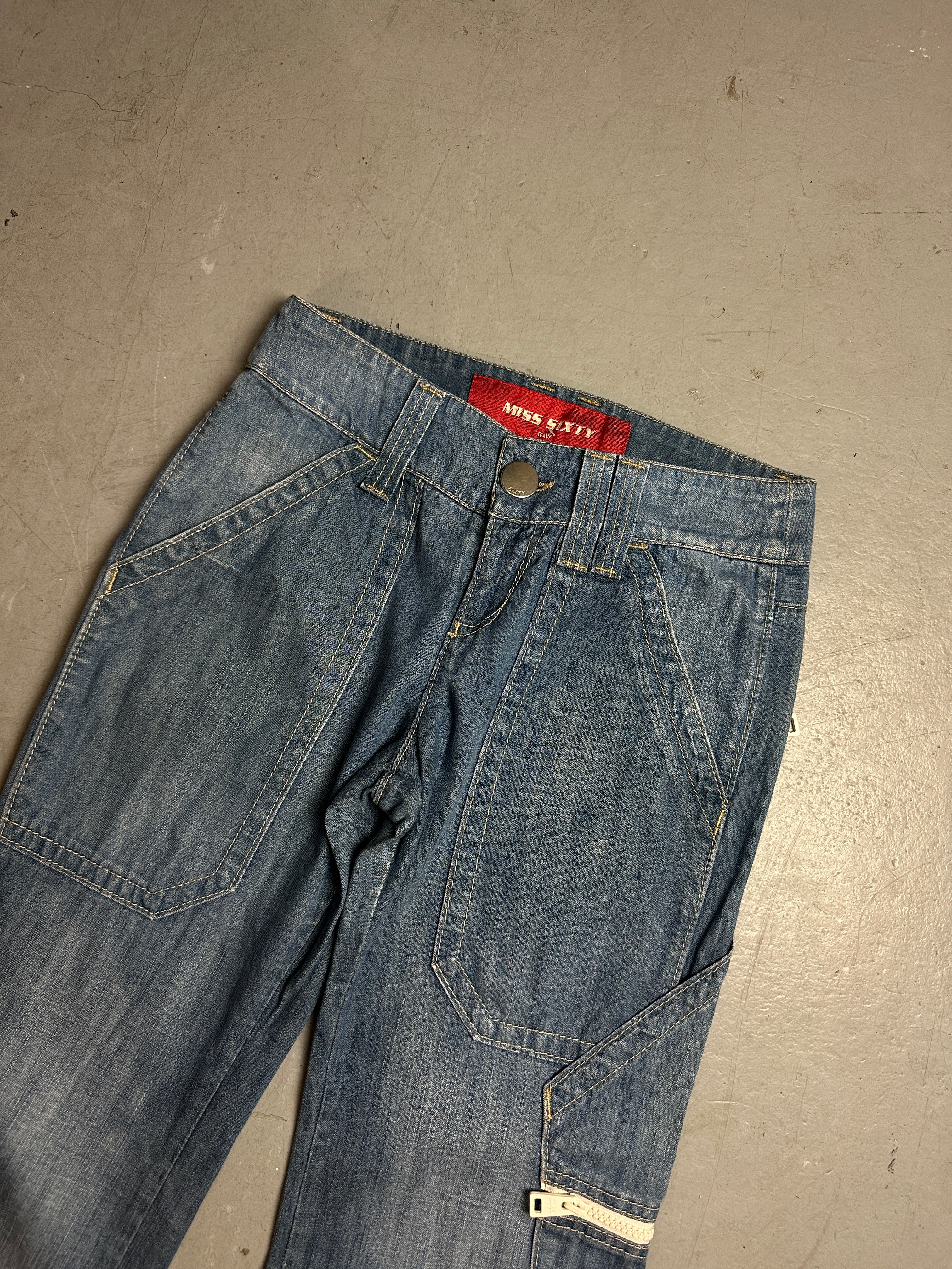 Detailbild von einer Vintage Miss Sixty White Zipper Denim von vorne 