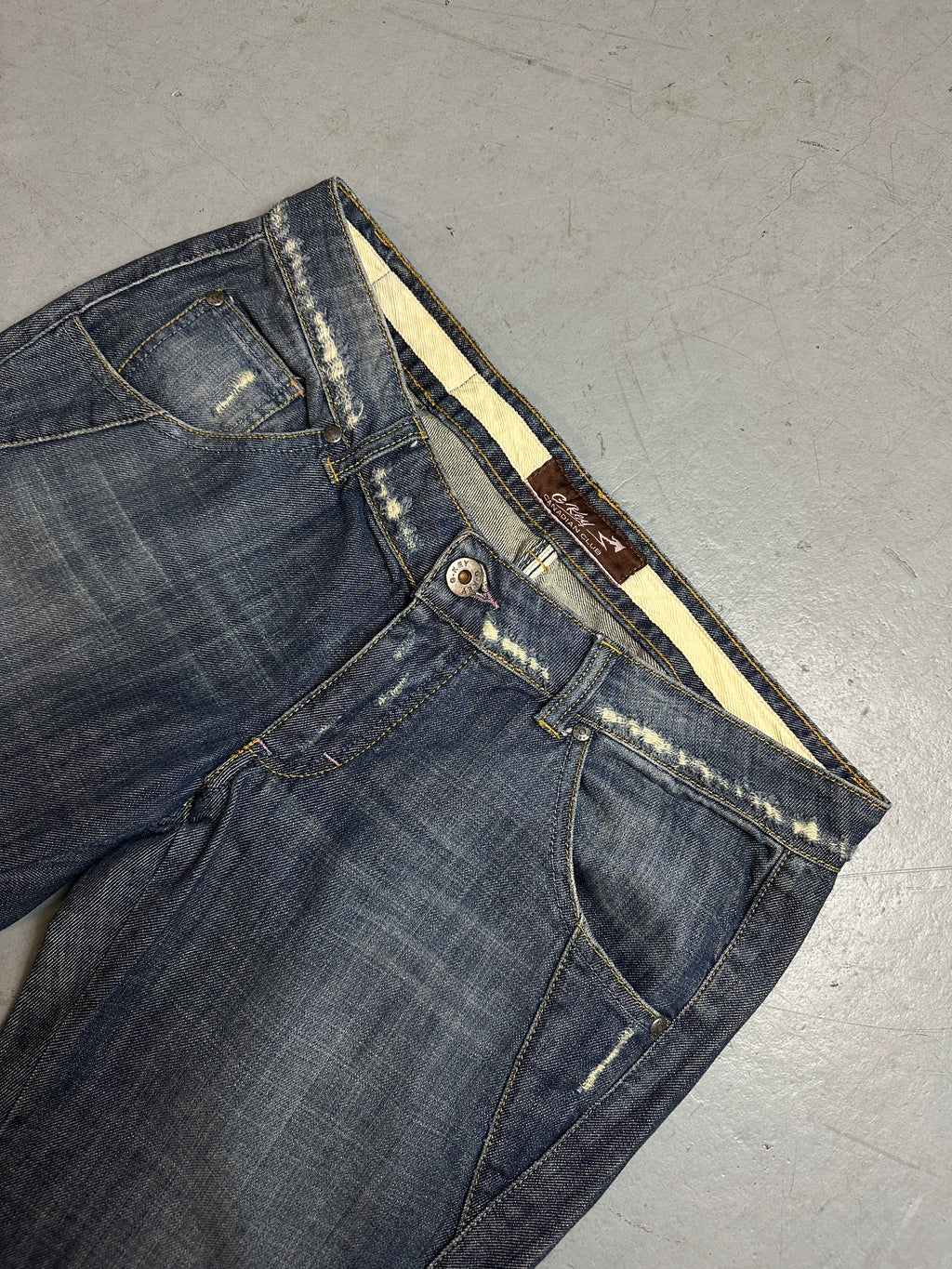 Detailbild von Vintage Ripped Detail Denim M/L von vorne 