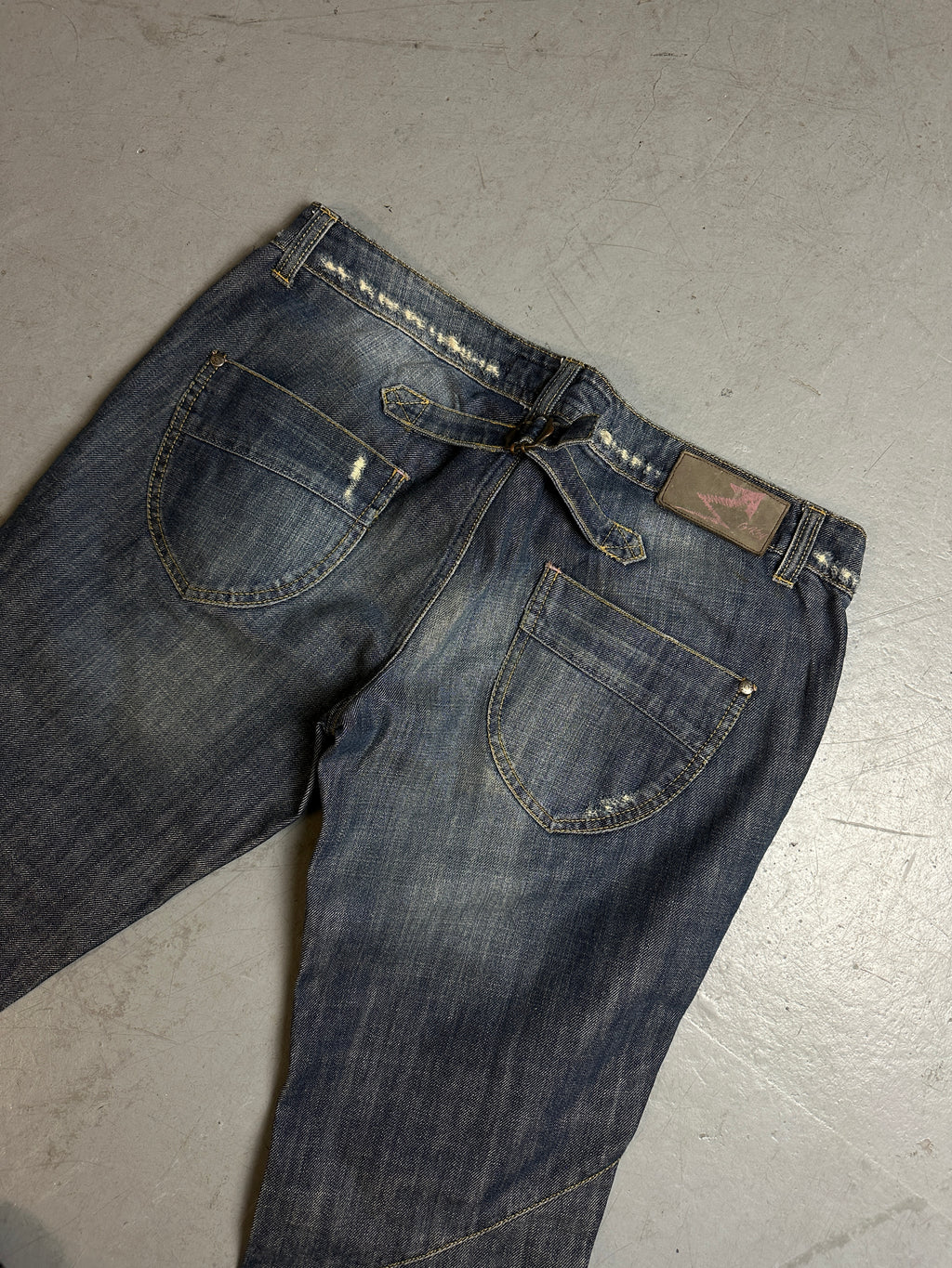 Detailbild von Vintage Ripped Detail Denim M/L vo hinten 