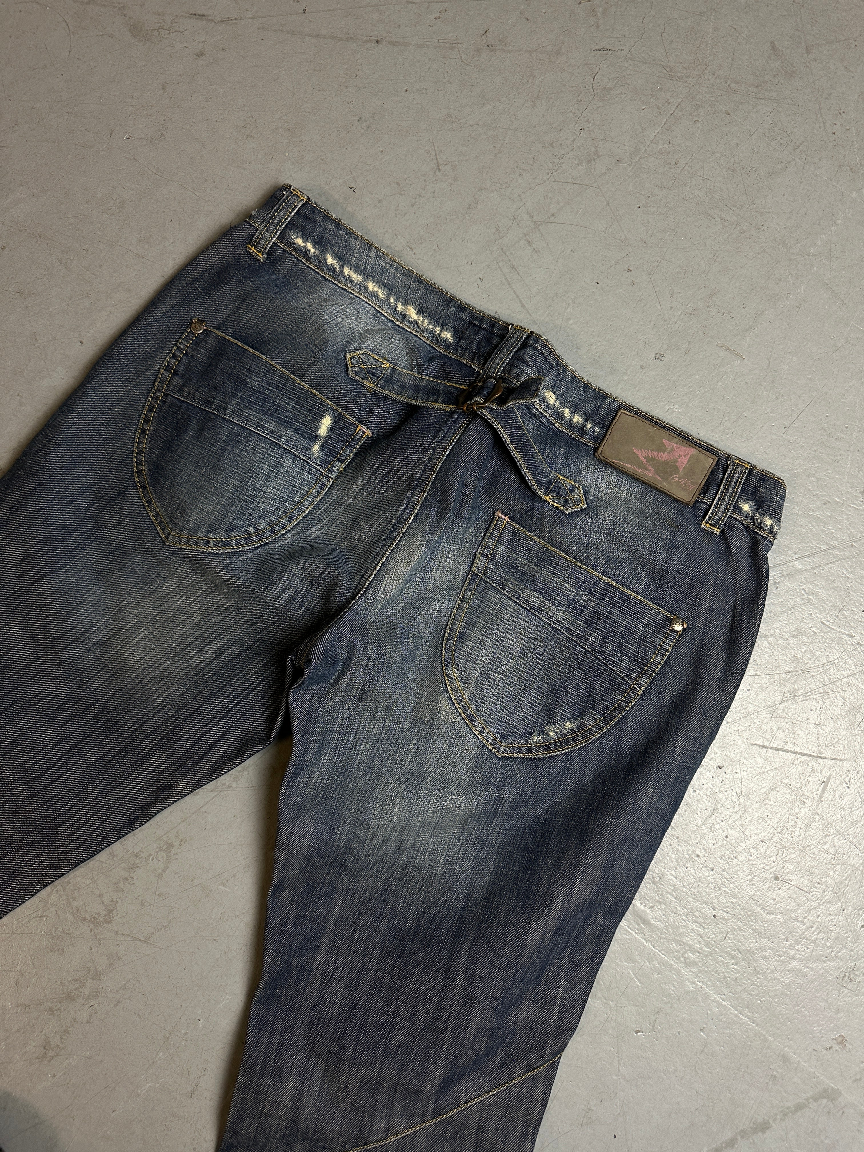 Detailbild von Vintage Ripped Detail Denim M/L vo hinten 