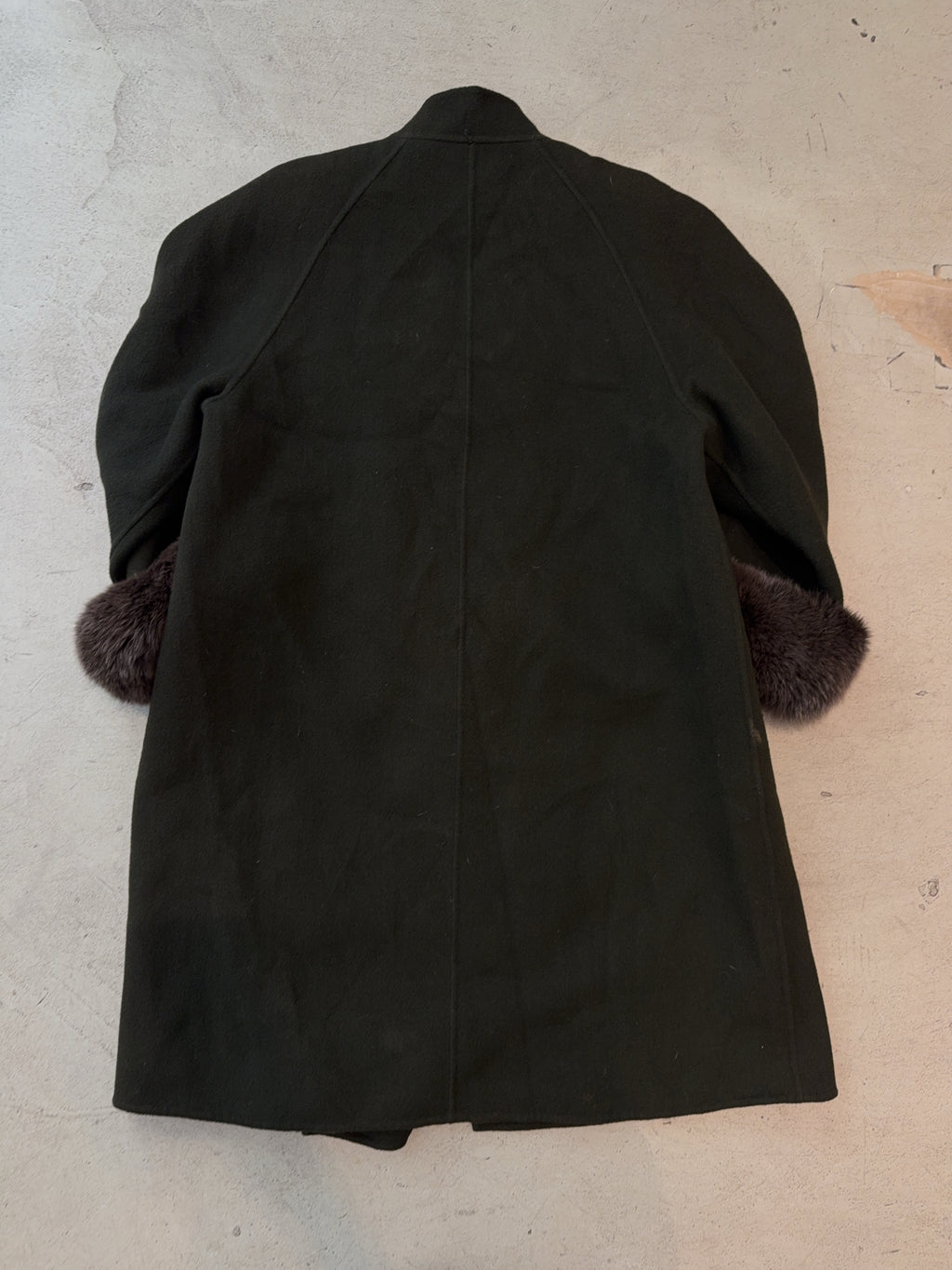 Vintage Siguaro By Paola Antonini Mantel (XL)