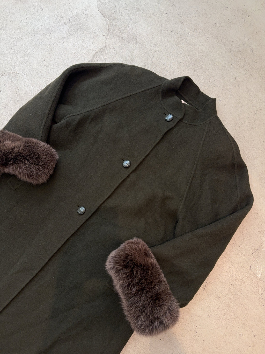 Vintage Siguaro By Paola Antonini Mantel (XL)