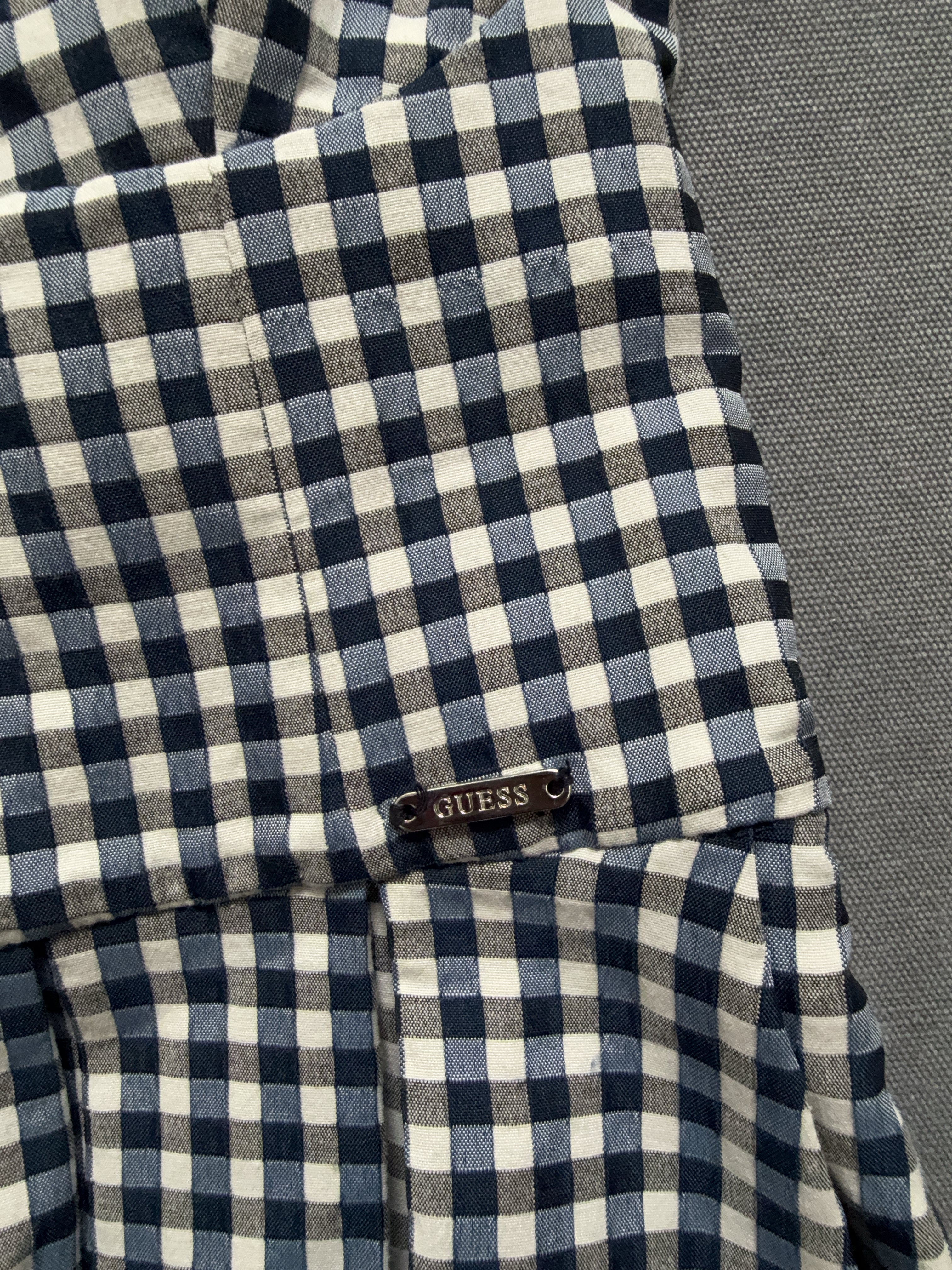 Vintage Guess Top für Damen. Y2K Second Hand 2000s Fashion 