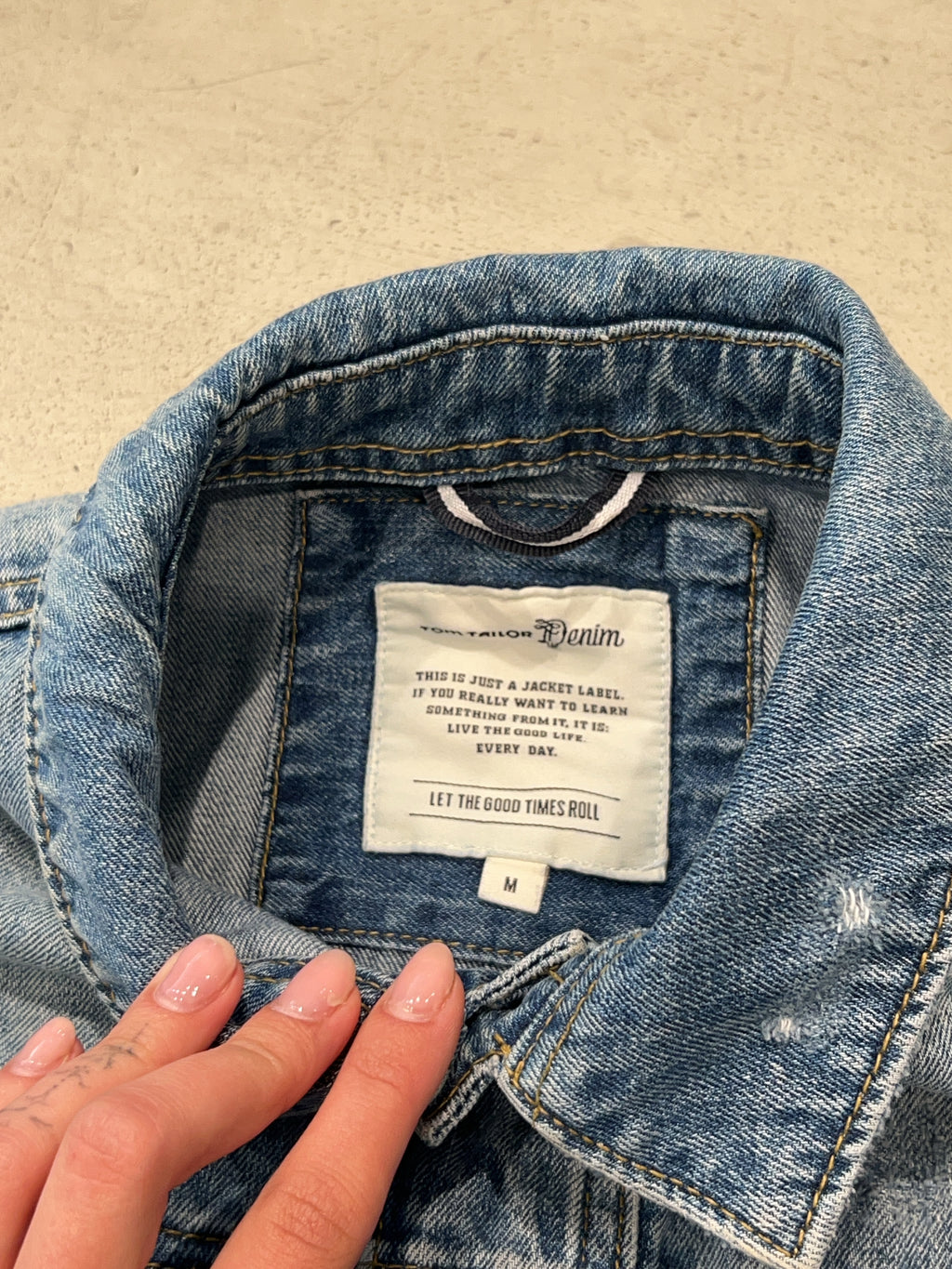 Vintage Tom Tailor Denim Jeansjacke für Herren. Y2K Second Hand 2000s Fashion.