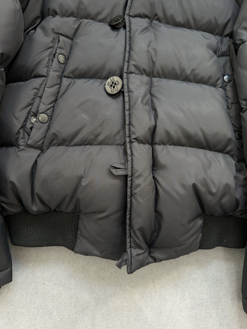 Vintage Moncler Jacke für Damen. Y2K Second Hand 2000s Fashion