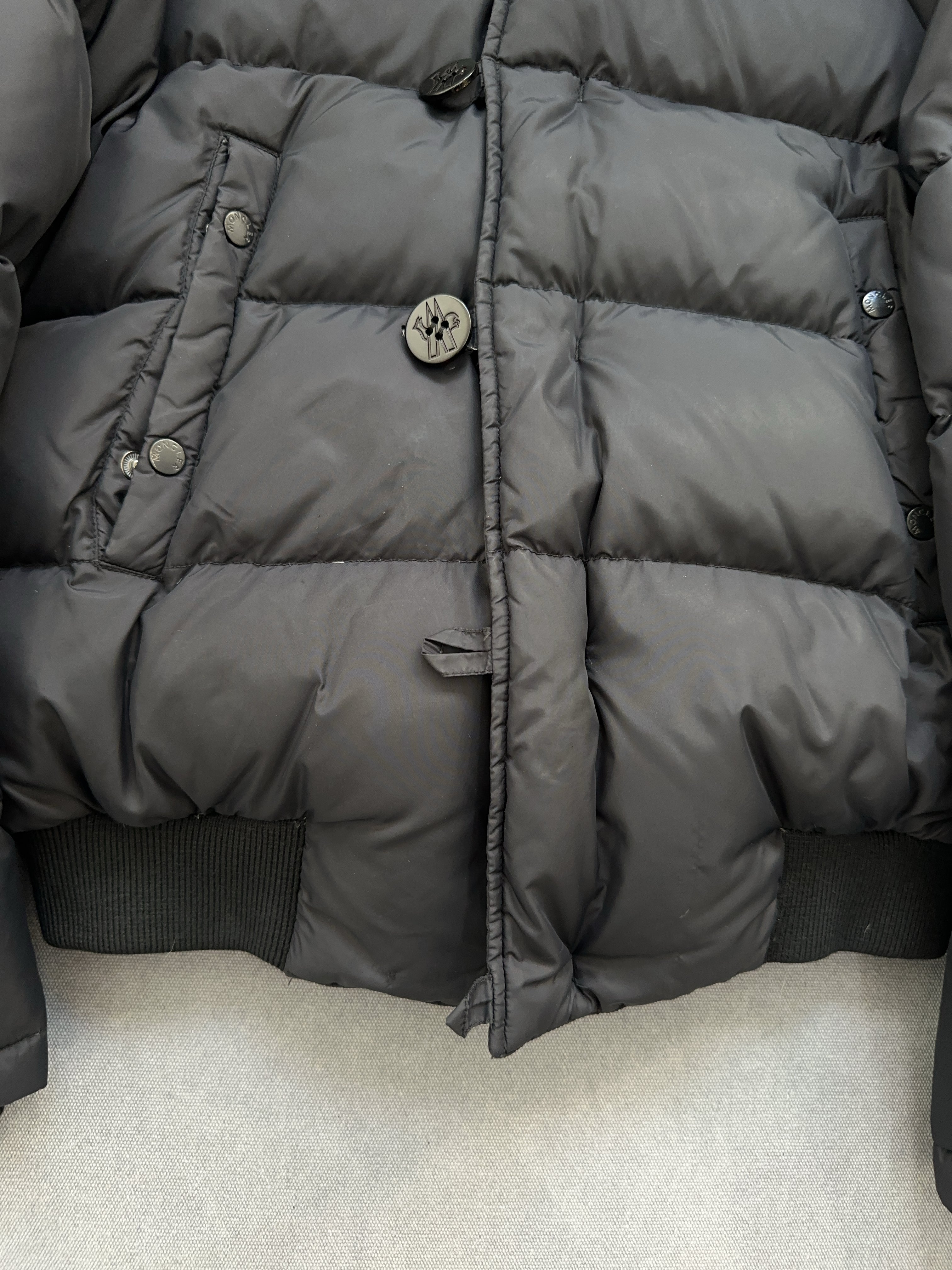 Vintage Moncler Jacke für Damen. Y2K Second Hand 2000s Fashion