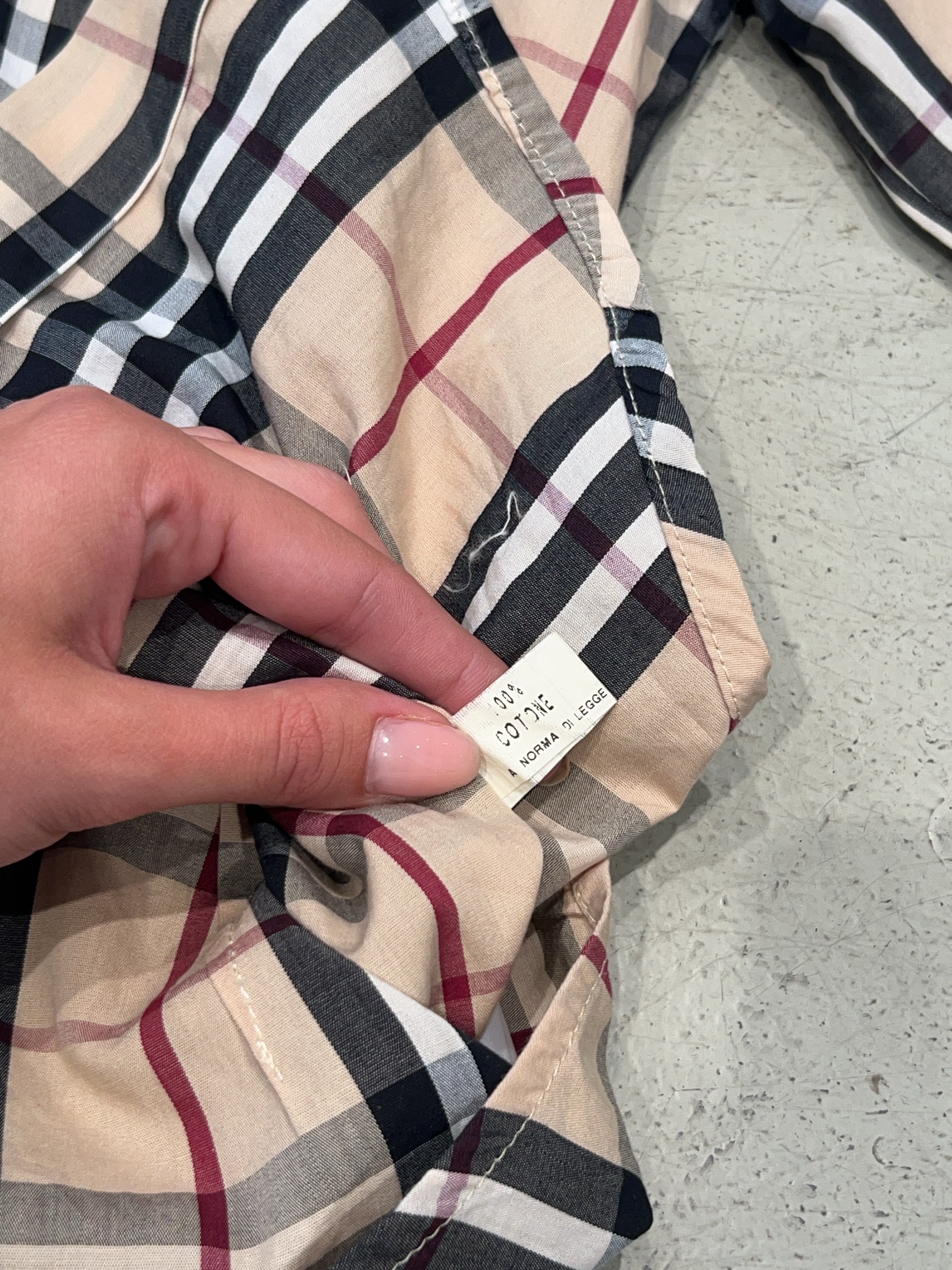 Vintage Brown Shirt für Damen. Y2K Second Hand 2000s Fashion.
