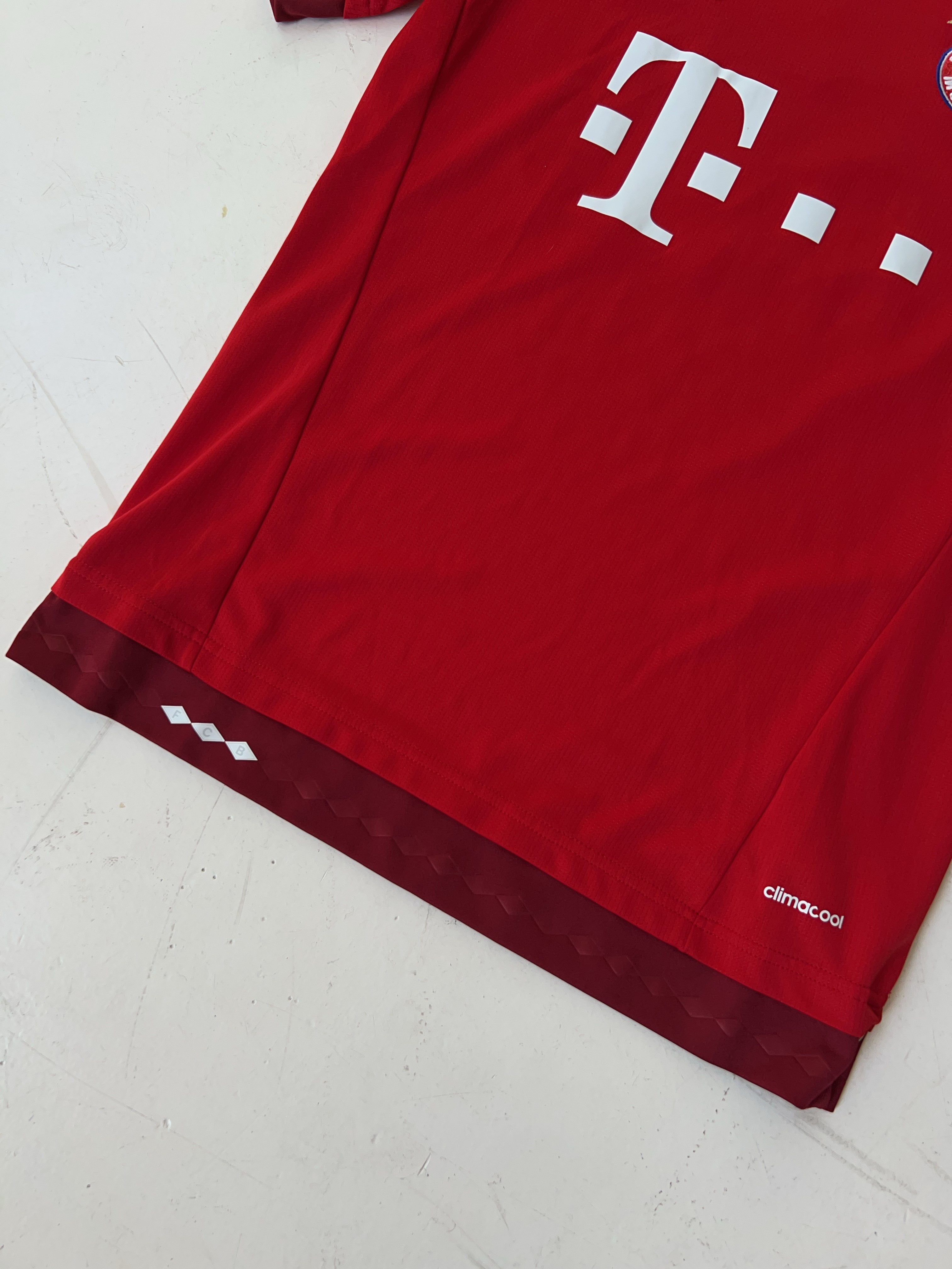 Vintage Adidas FC Bayern München 2015/16 Vidal Home Jersey (S)