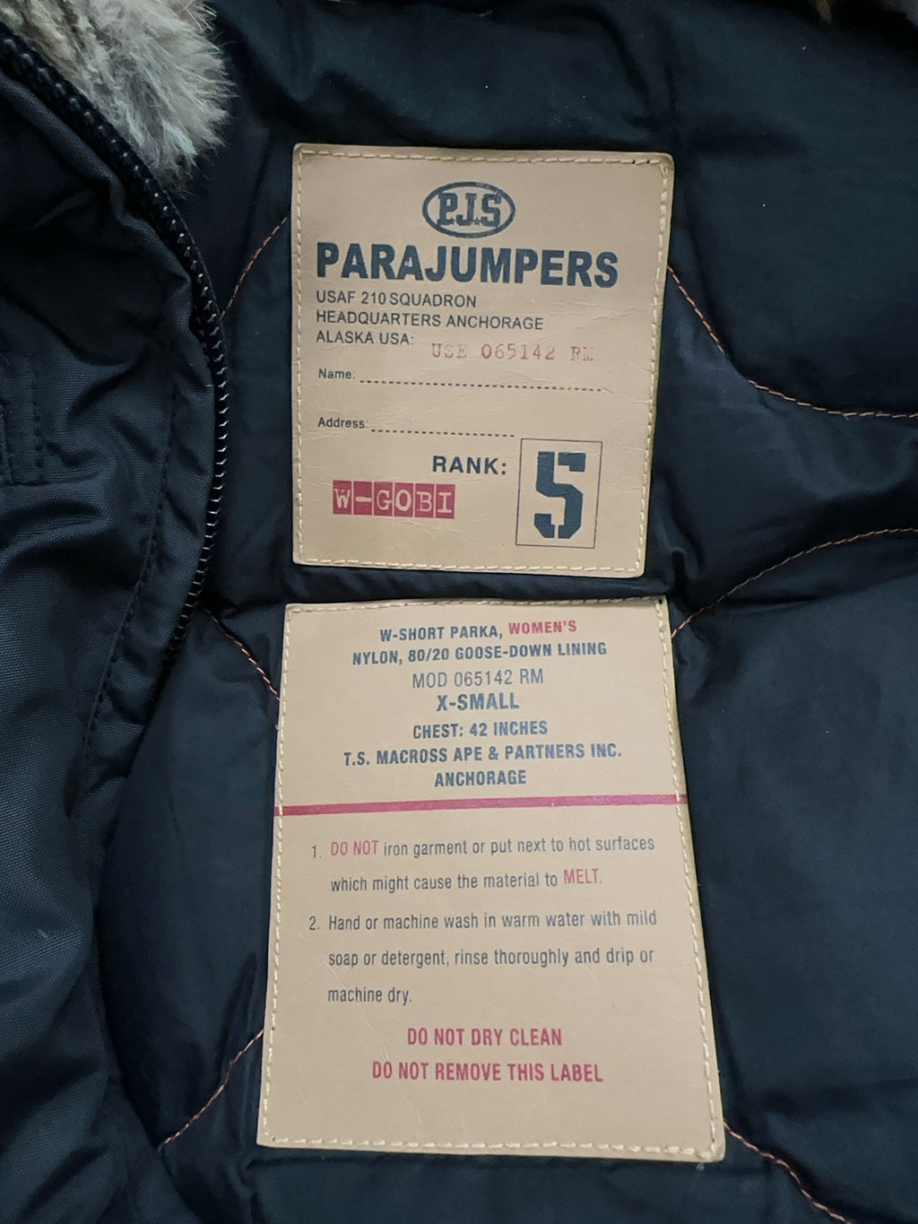 Vintage Parajumpers Jacke für Damen. Y2K Second Hand 2000s Fashion