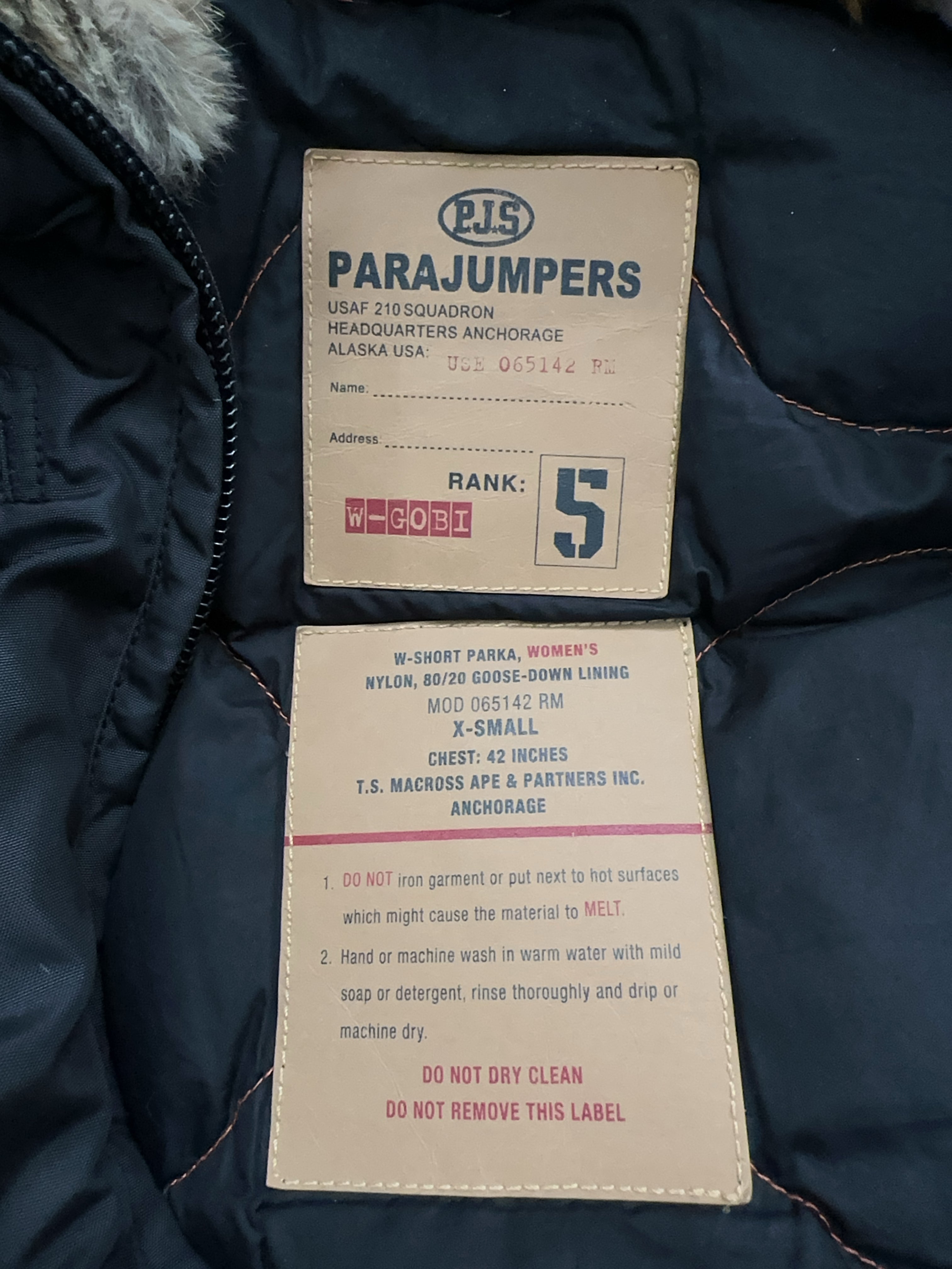 Vintage Parajumpers Jacke für Damen. Y2K Second Hand 2000s Fashion