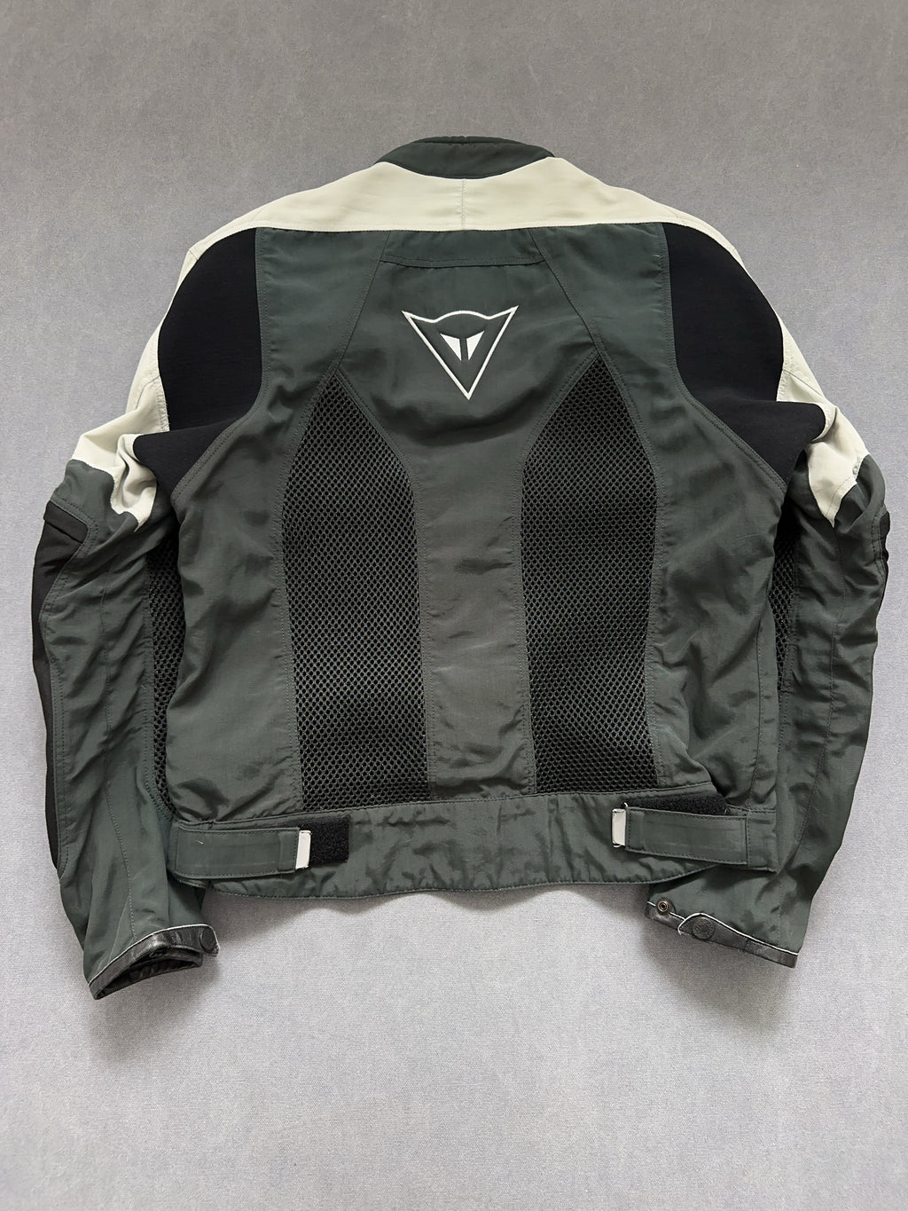 Vintage Dainese Jacke für Herren. Y2K Second Hand 2000s Fashion