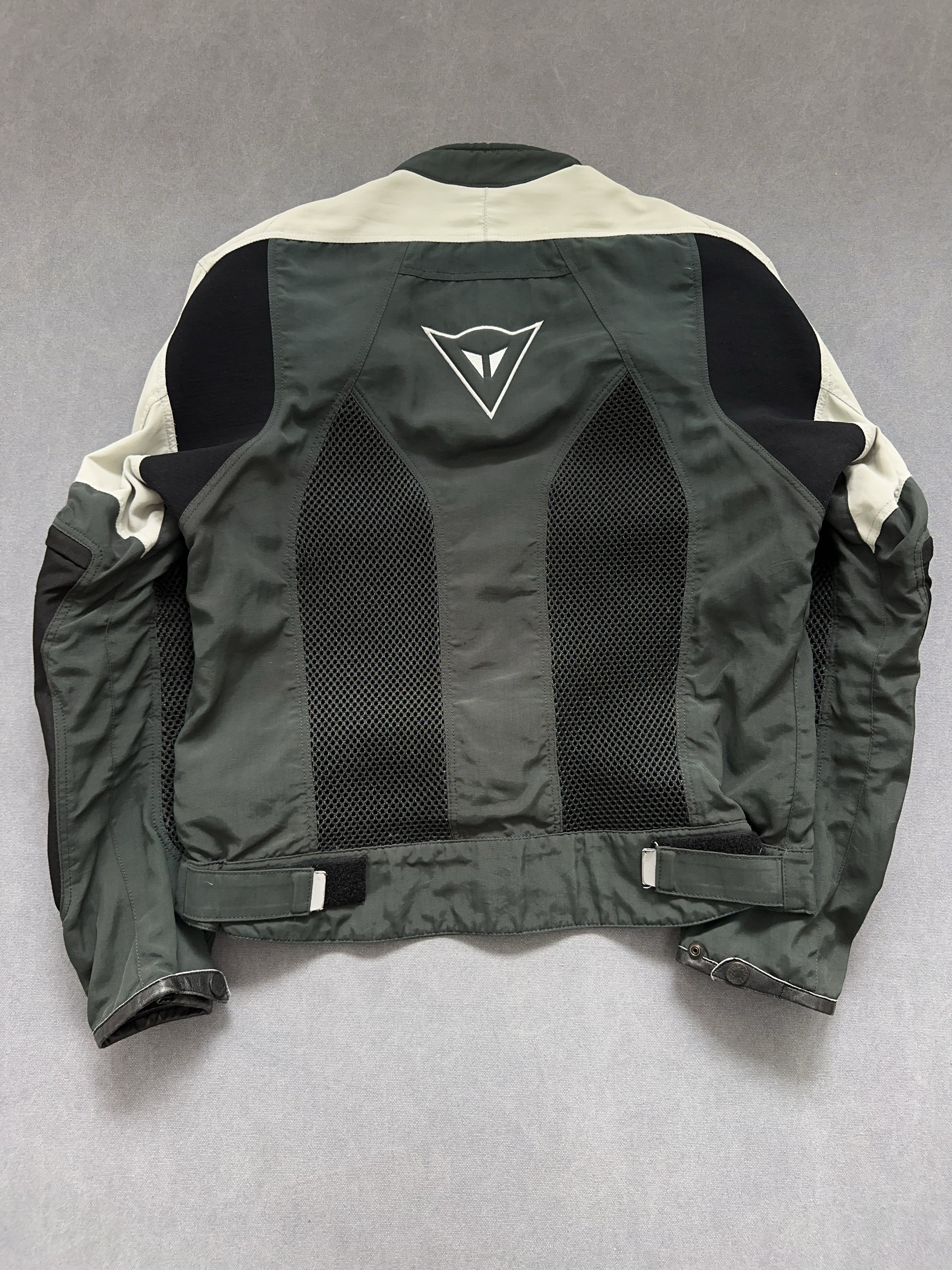 Vintage Dainese Jacke für Herren. Y2K Second Hand 2000s Fashion