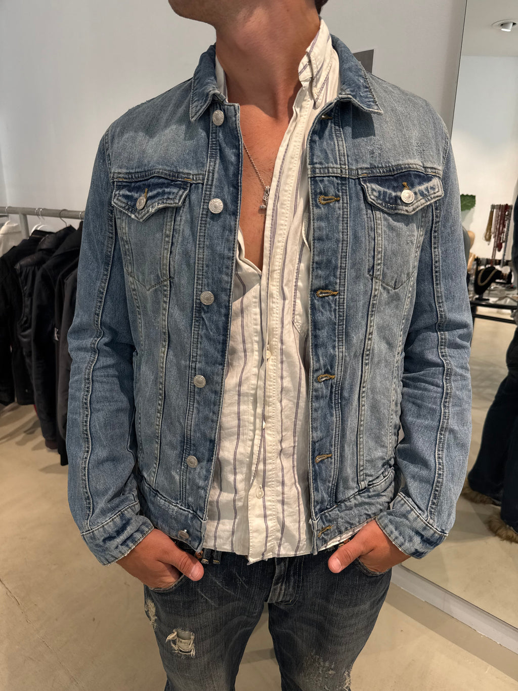 Vintage Tom Tailor Denim Jeansjacke für Herren. Y2K Second Hand 2000s Fashion.