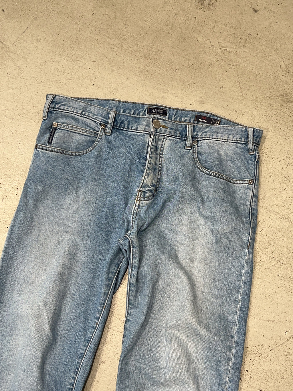 Vintage Armani Jeans Straight Leg Jeans für Herren. Y2K Second Hand 2000s Fashion.