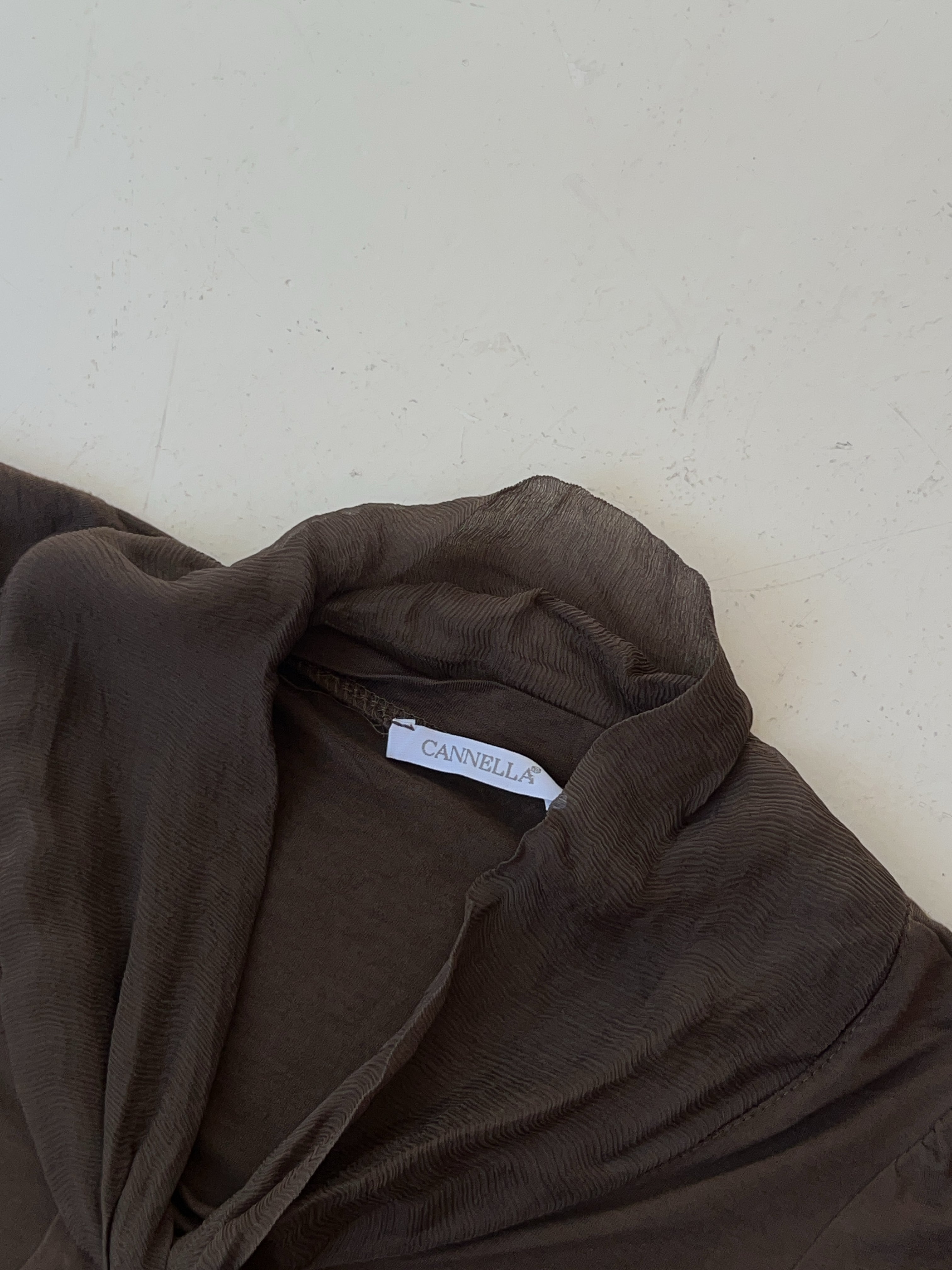 Vintage Cannella Brown Top für Damen. Y2k Second Hand 2000s Fashion.