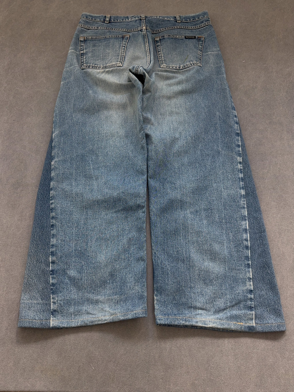 Vintage Burberrys Flared Jeans für Herren. Y2K Second Hand 2000s Fashion 