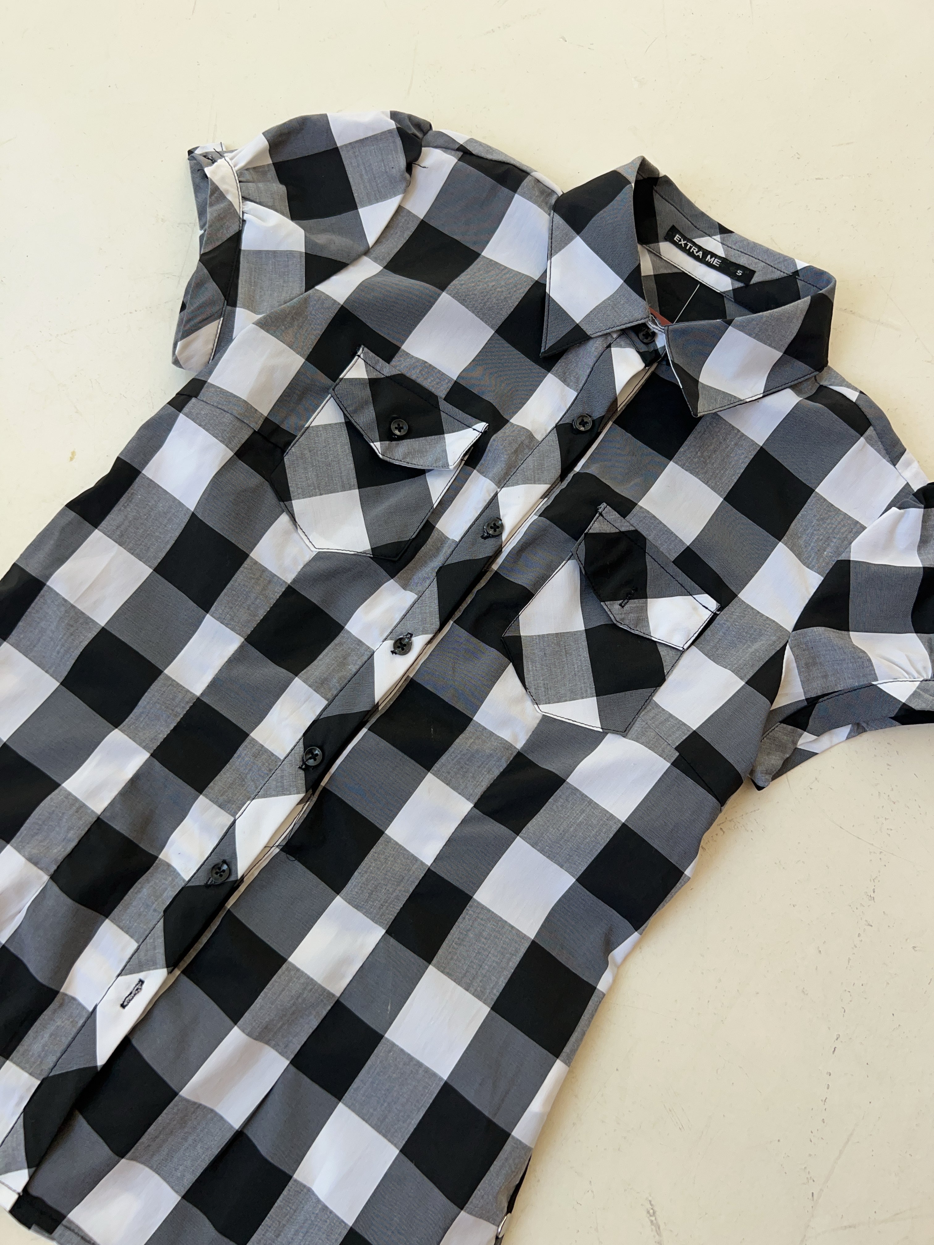 Vintage Extra Me Shirt für Damen. Y2k Second Hand 2000s Fashion.