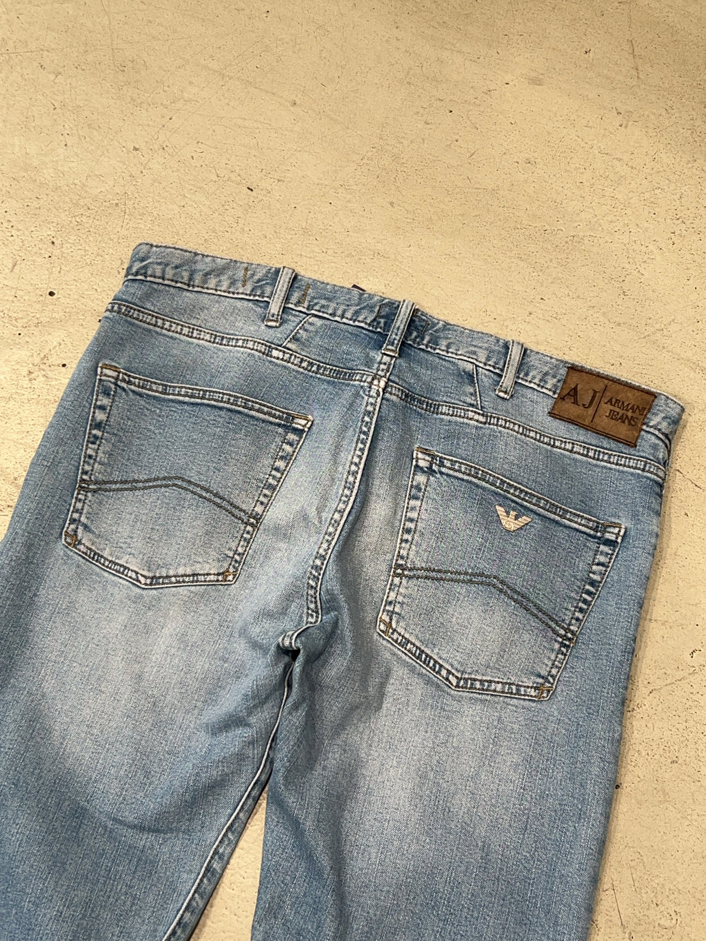 Vintage Armani Jeans Straight Leg Jeans für Herren. Y2K Second Hand 2000s Fashion.