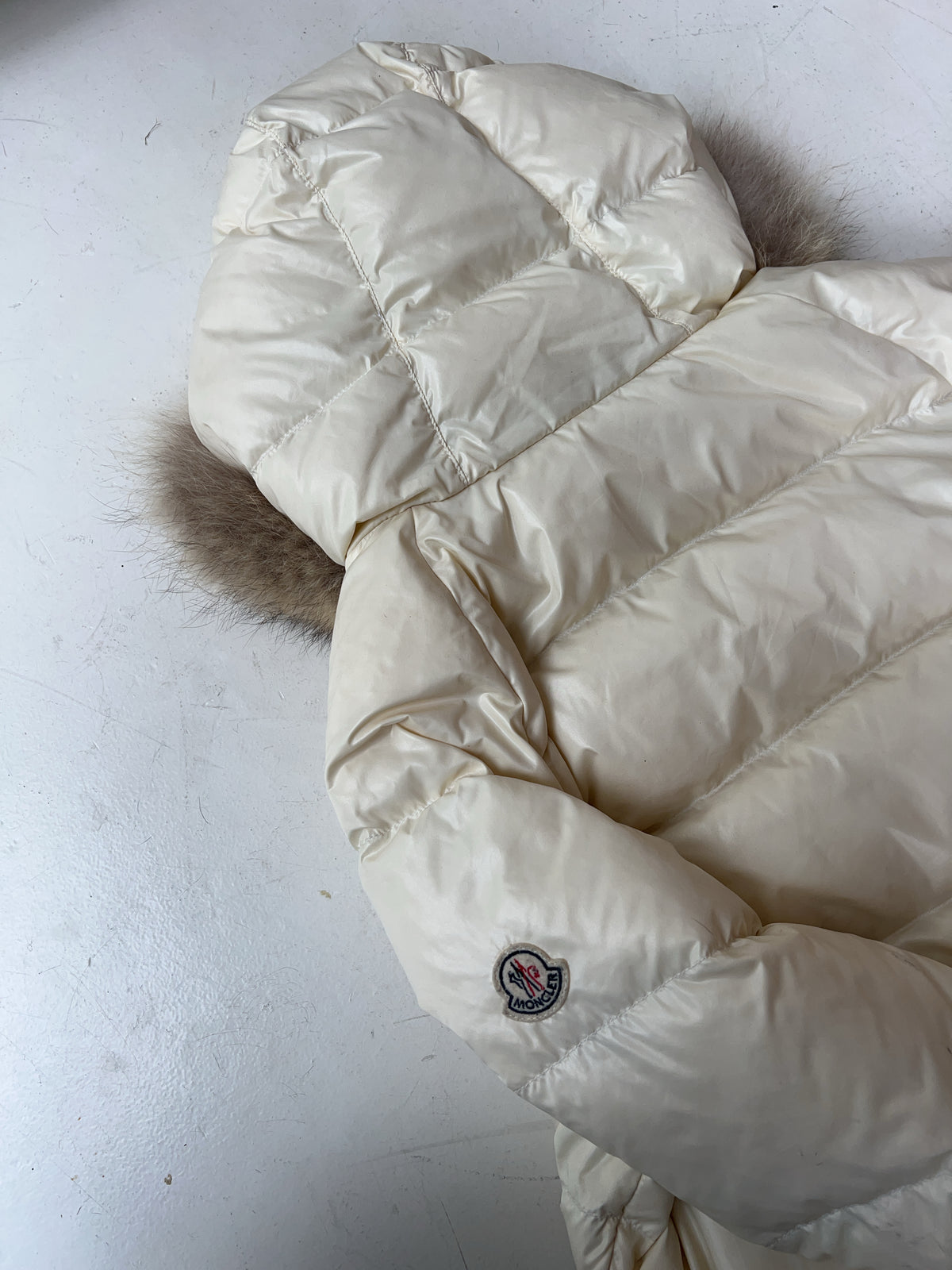 Vintage Moncler Pufferjacke mit Fell (M)