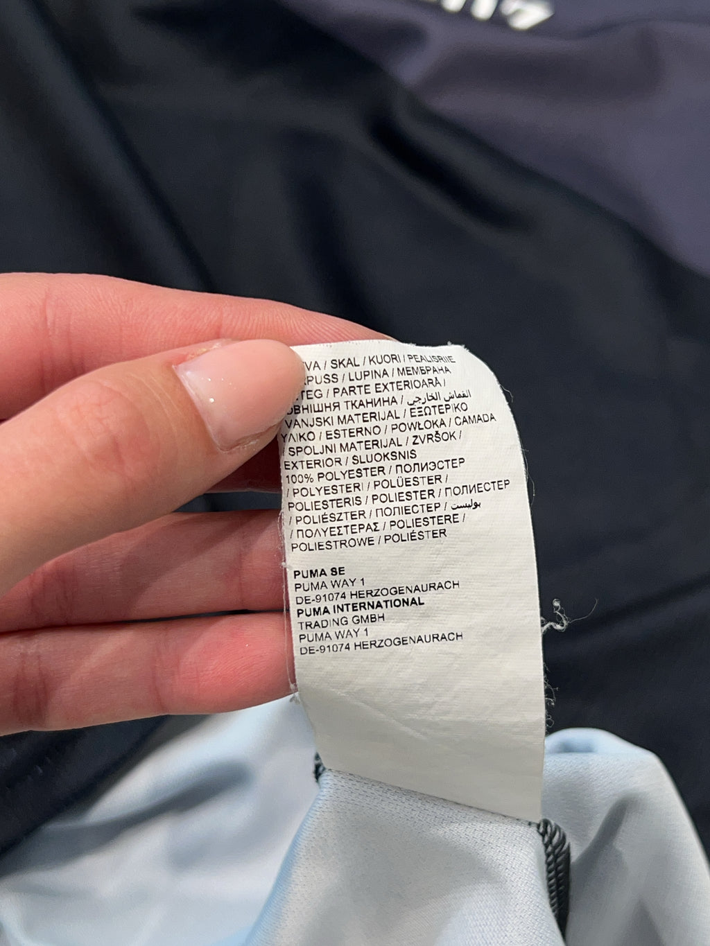 Vintage Puma VfB Trikot für Herren. Y2K Second Hand 2000s Fashion.