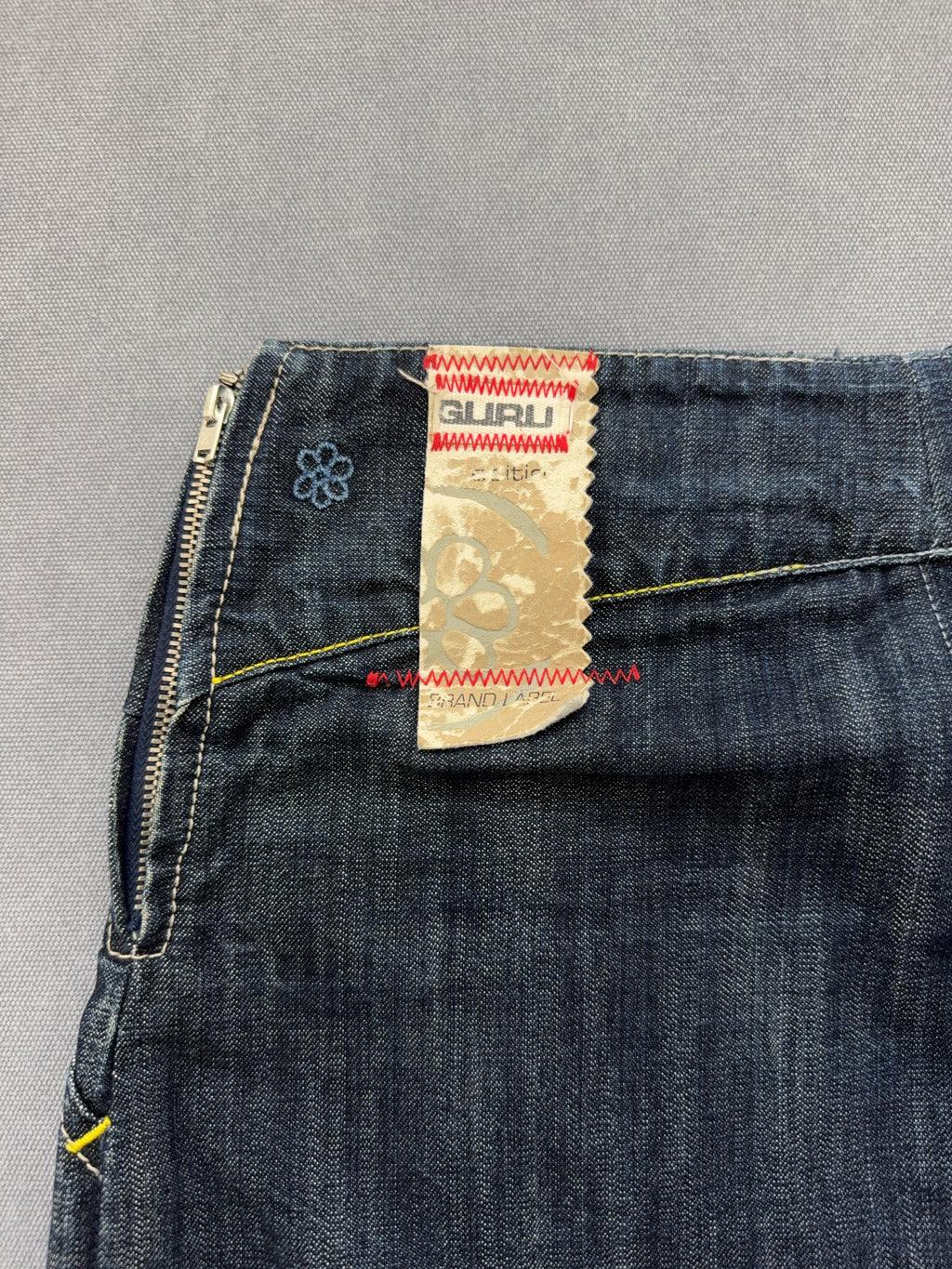 Vintage Guru Jeans Skirt für Damen. Y2K Second Hand 2000s Fashion 