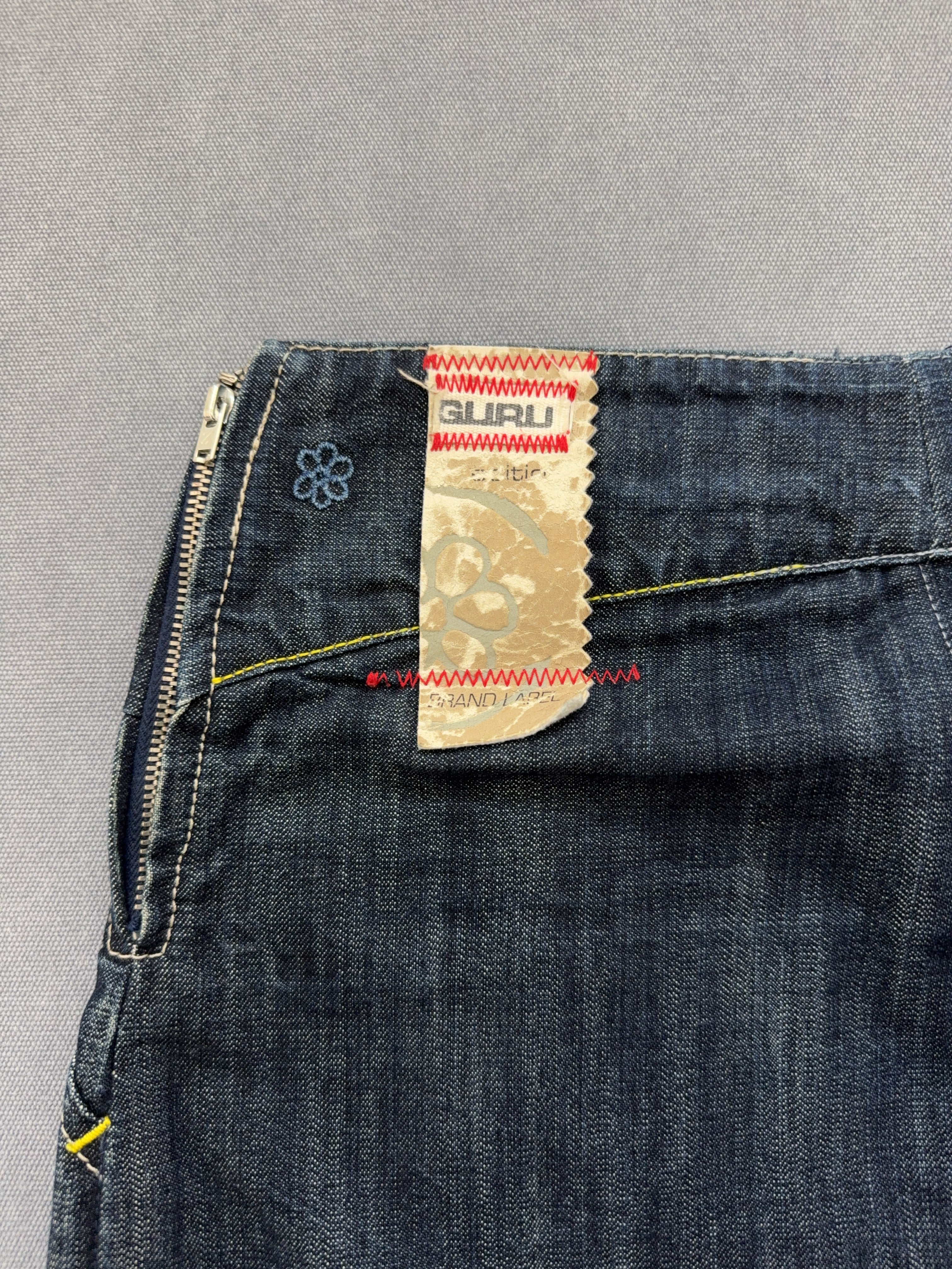 Vintage Guru Jeans Skirt für Damen. Y2K Second Hand 2000s Fashion 