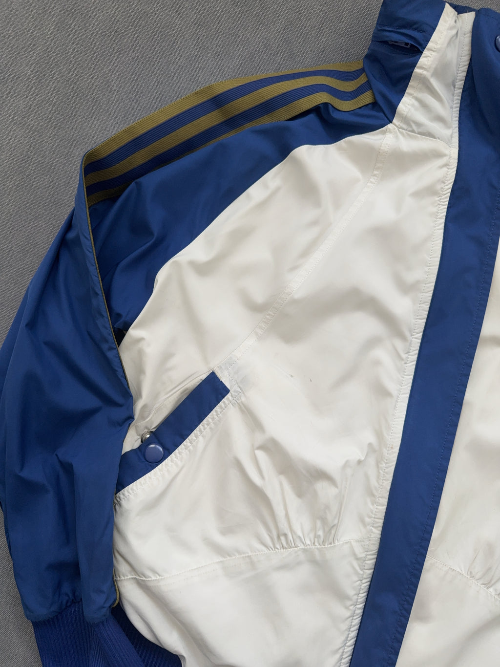 Vintage Adidas Jeansjacke (S/M)