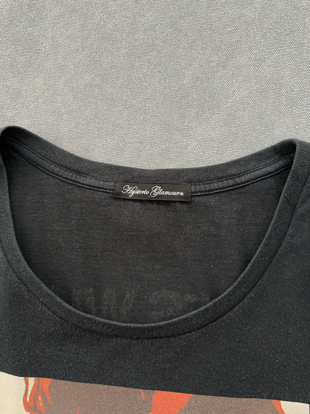 Vintage Hysterie Glamour T-Shirt für Herren. Y2K Second Hand 2000s Fashion 