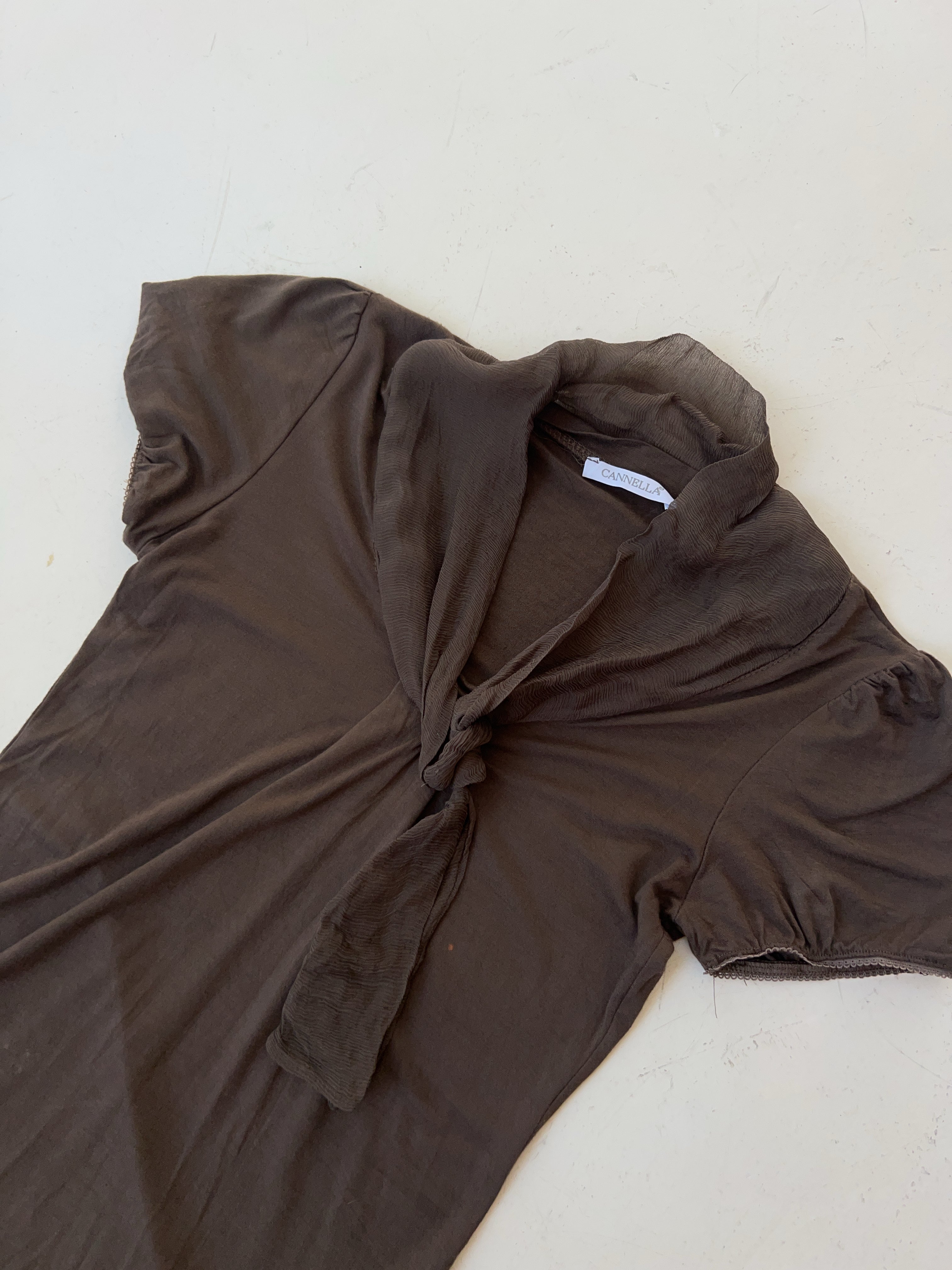 Vintage Cannella Brown Top für Damen. Y2k Second Hand 2000s Fashion.