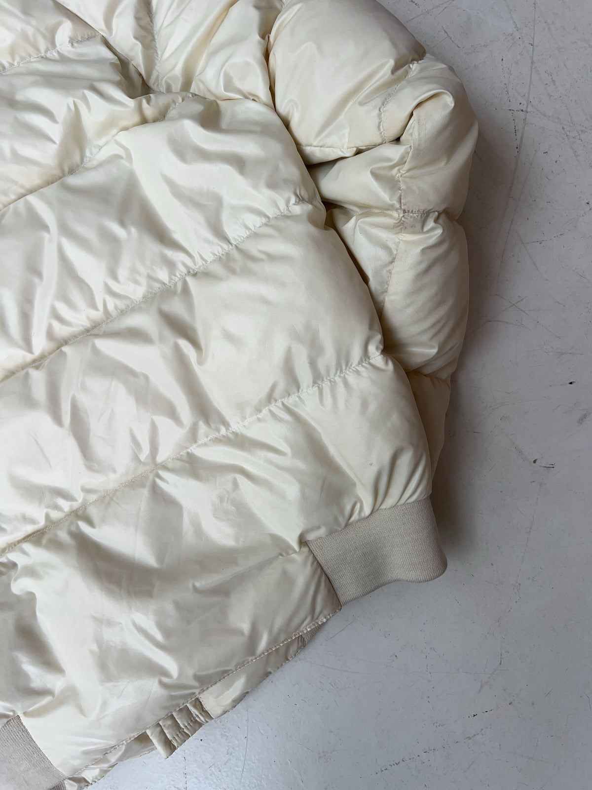 Vintage Moncler Pufferjacke mit Fell (M)