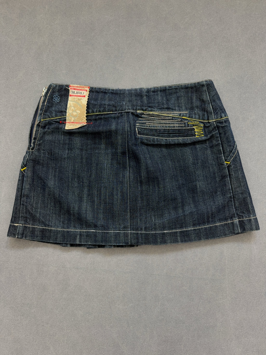 Vintage Guru Jeans Skirt für Damen. Y2K Second Hand 2000s Fashion 