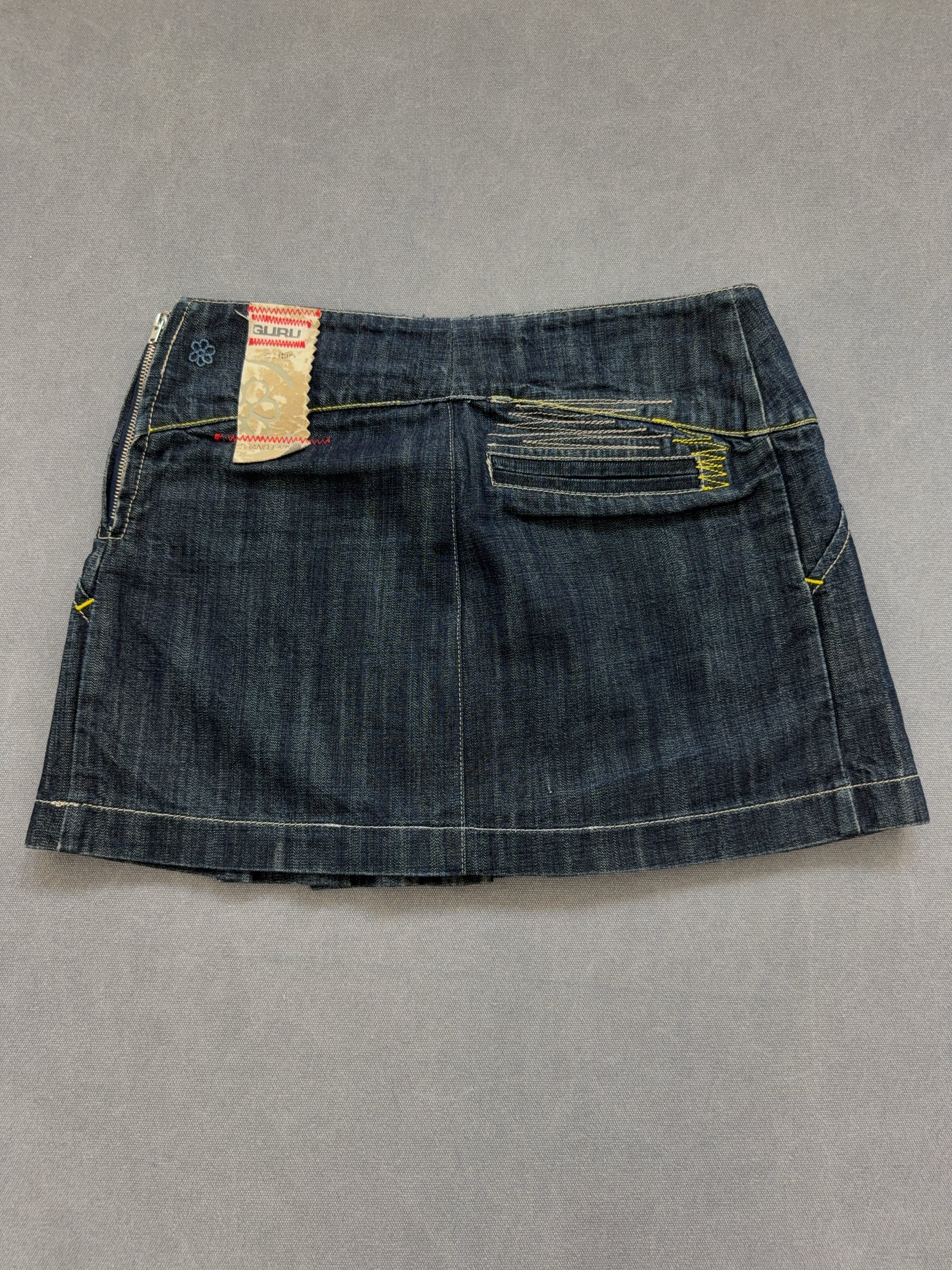 Vintage Guru Jeans Skirt für Damen. Y2K Second Hand 2000s Fashion 