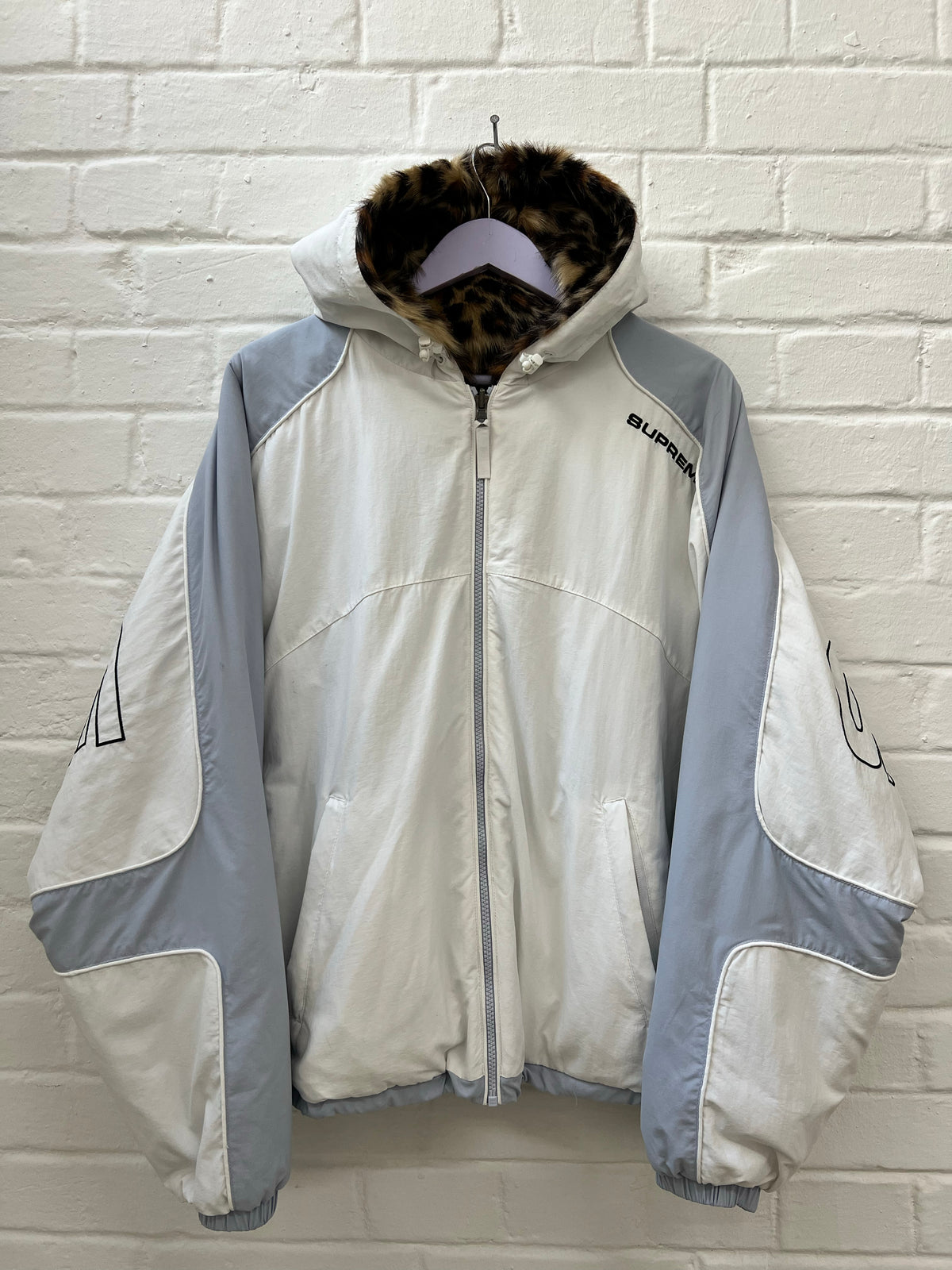 Supreme Faux Fur Reversible Hooded Jacke (M) Vintage Supreme Jacke mit Leopard Faux Fur inside Still Thrifting Vintage Shop