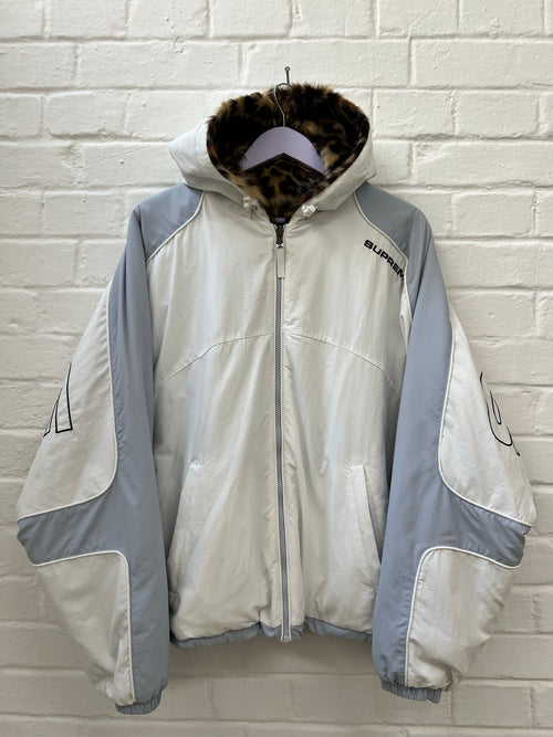 Supreme Faux Fur Reversible Hooded Jacke (M) Vintage Supreme Jacke mit Leopard Faux Fur inside Still Thrifting Vintage Shop