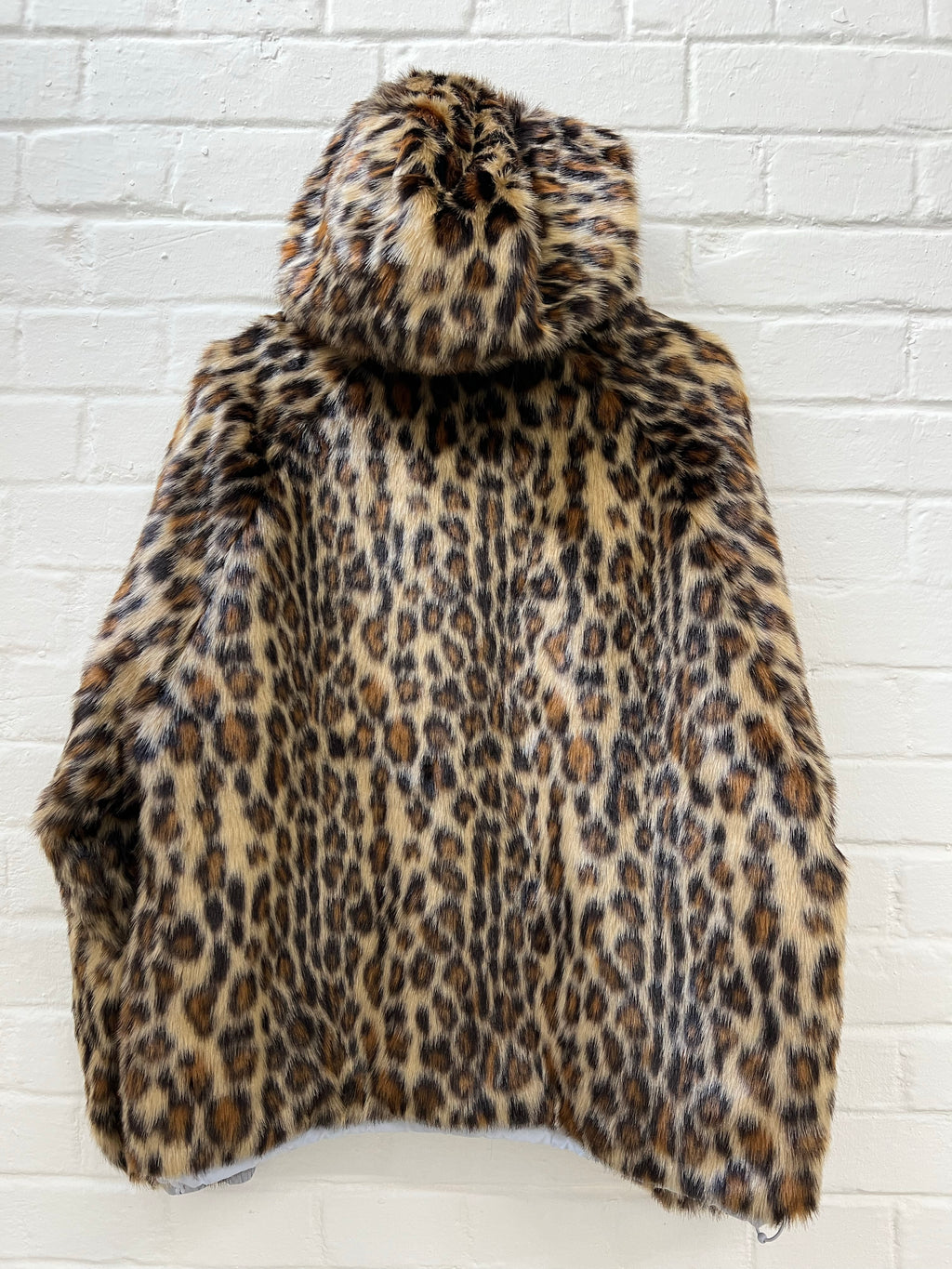 Supreme Faux Fur Reversible Hooded Jacke (M) Vintage Supreme Jacke mit Leopard Faux Fur inside Still Thrifting Vintage Shop