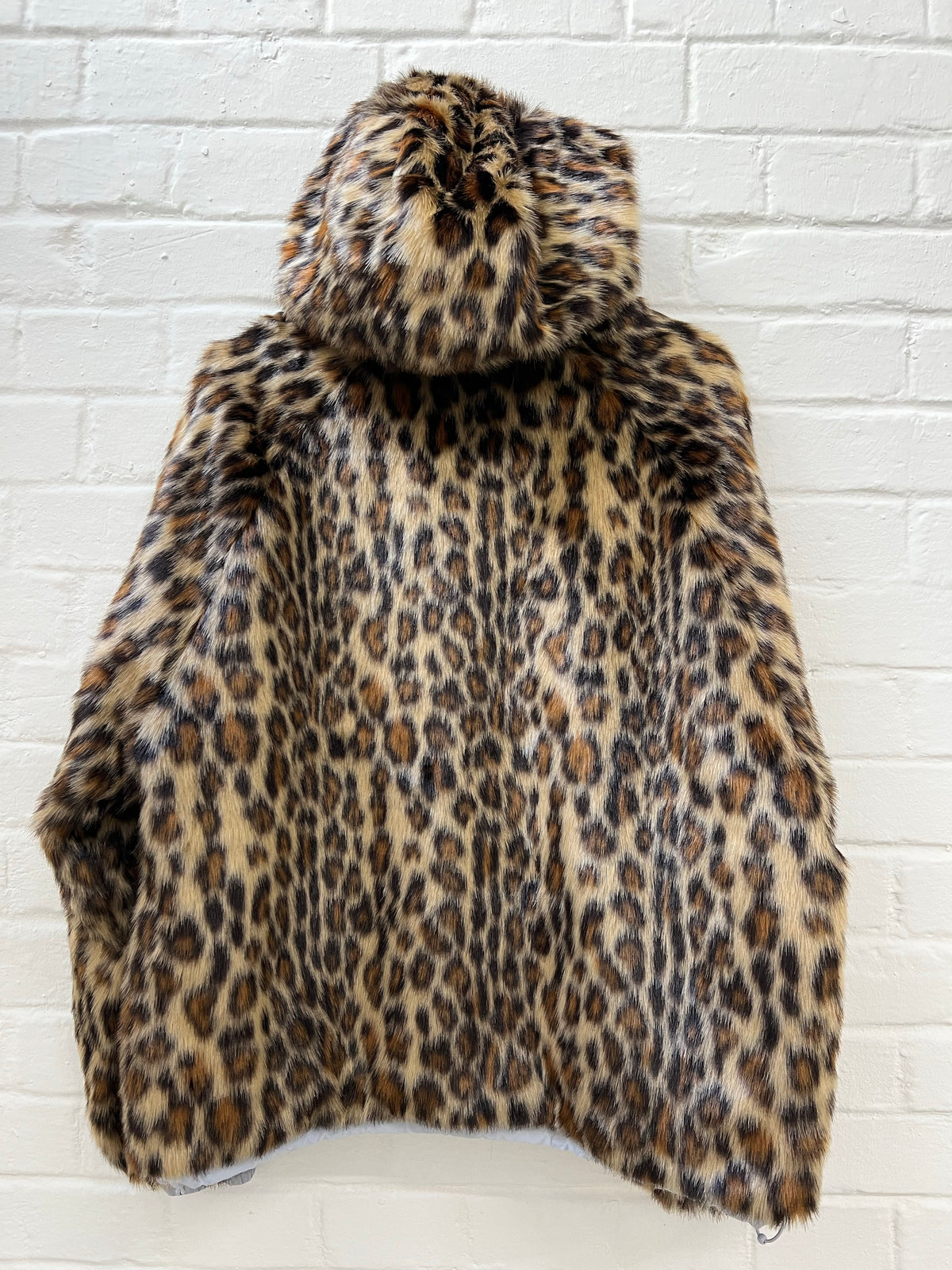 Supreme Faux Fur Reversible Hooded Jacke (M) Vintage Supreme Jacke mit Leopard Faux Fur inside Still Thrifting Vintage Shop