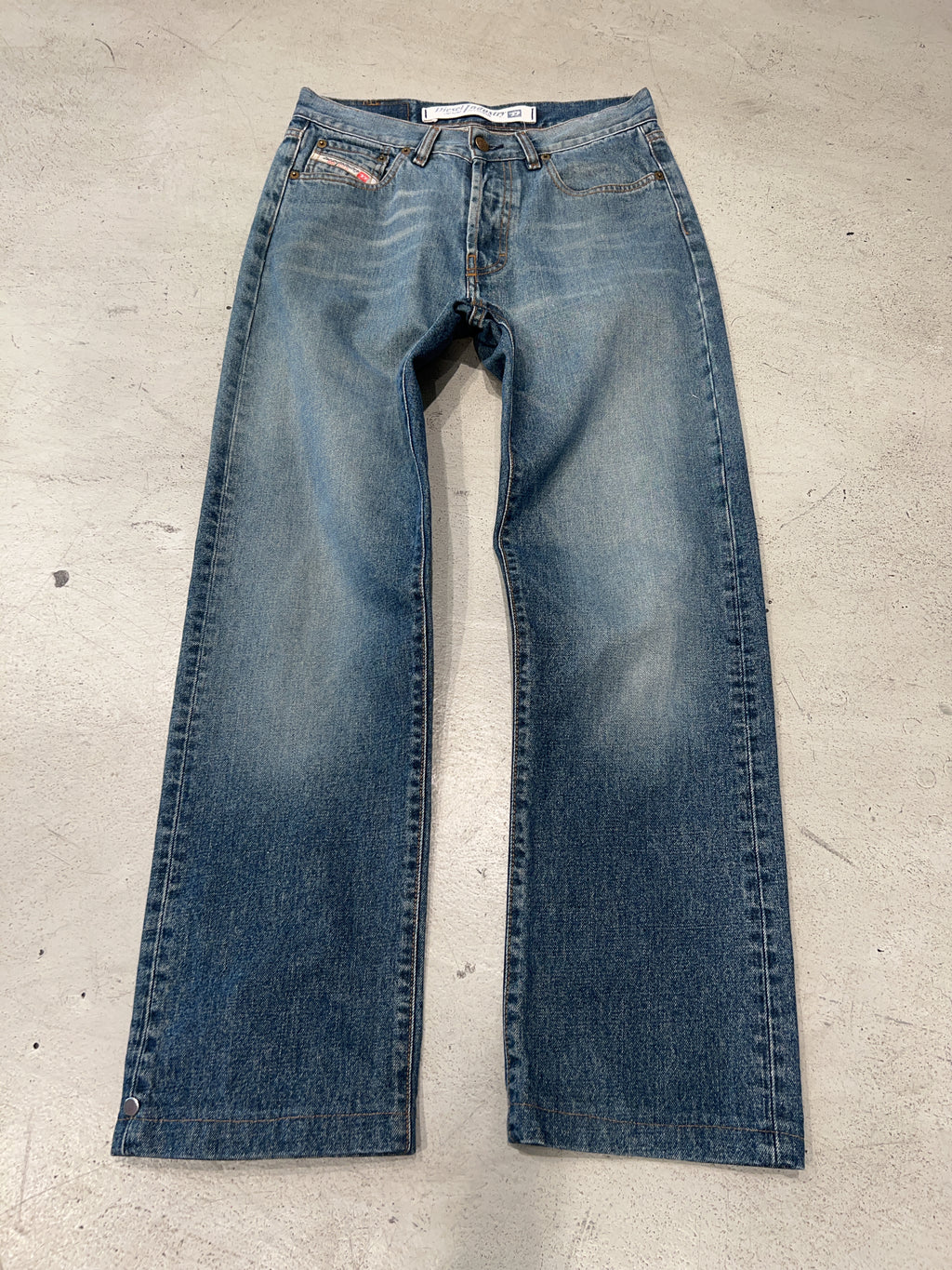 Vintage Diesel Straight Leg Jeans für Herren. Y2K Second Hand 2000s Fashion.